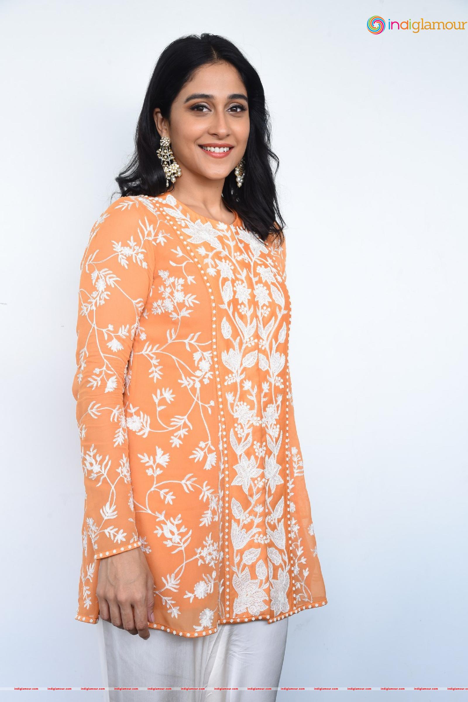 Regina Cassandra Actress hd photo