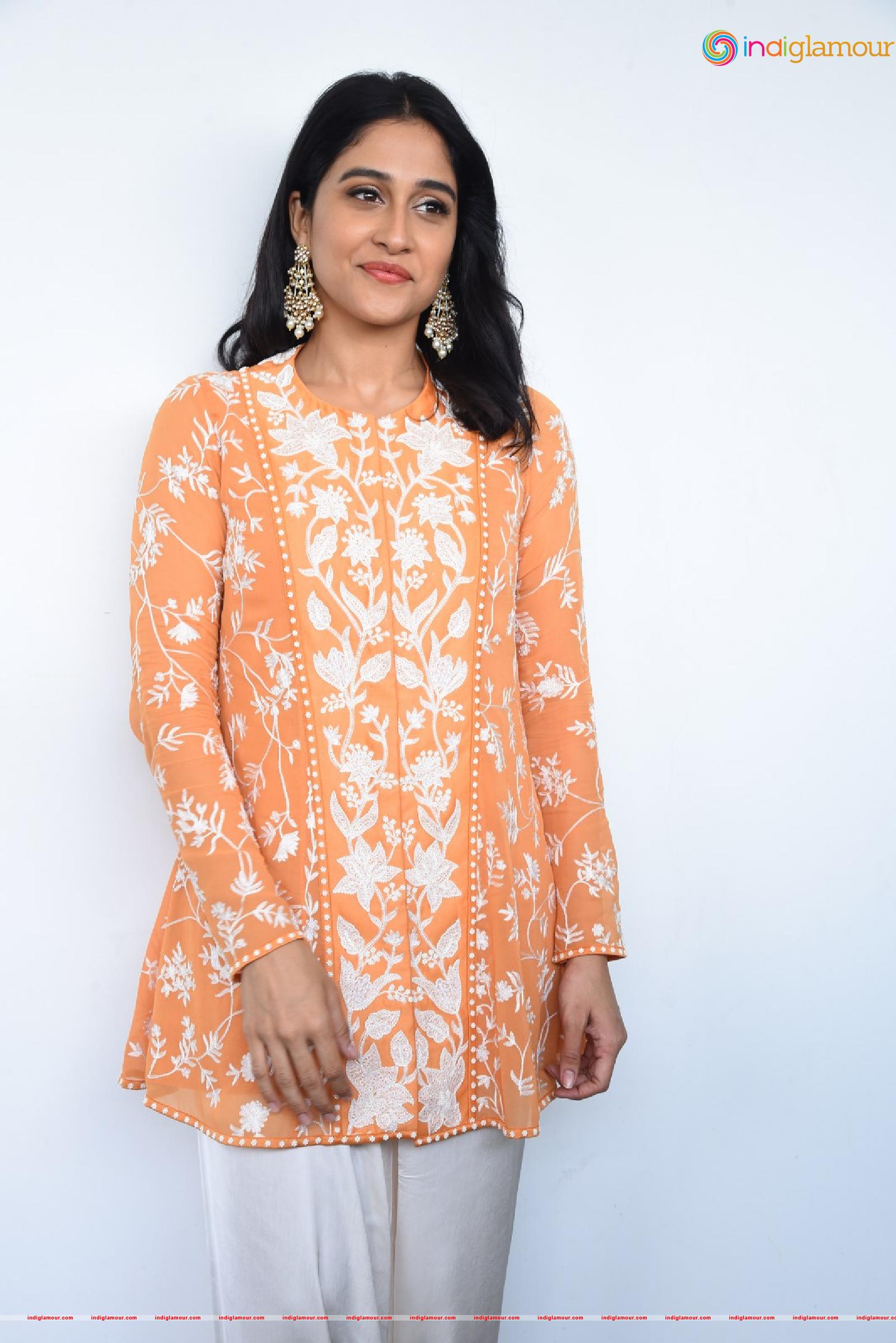 Regina Cassandra Actress hd photo
