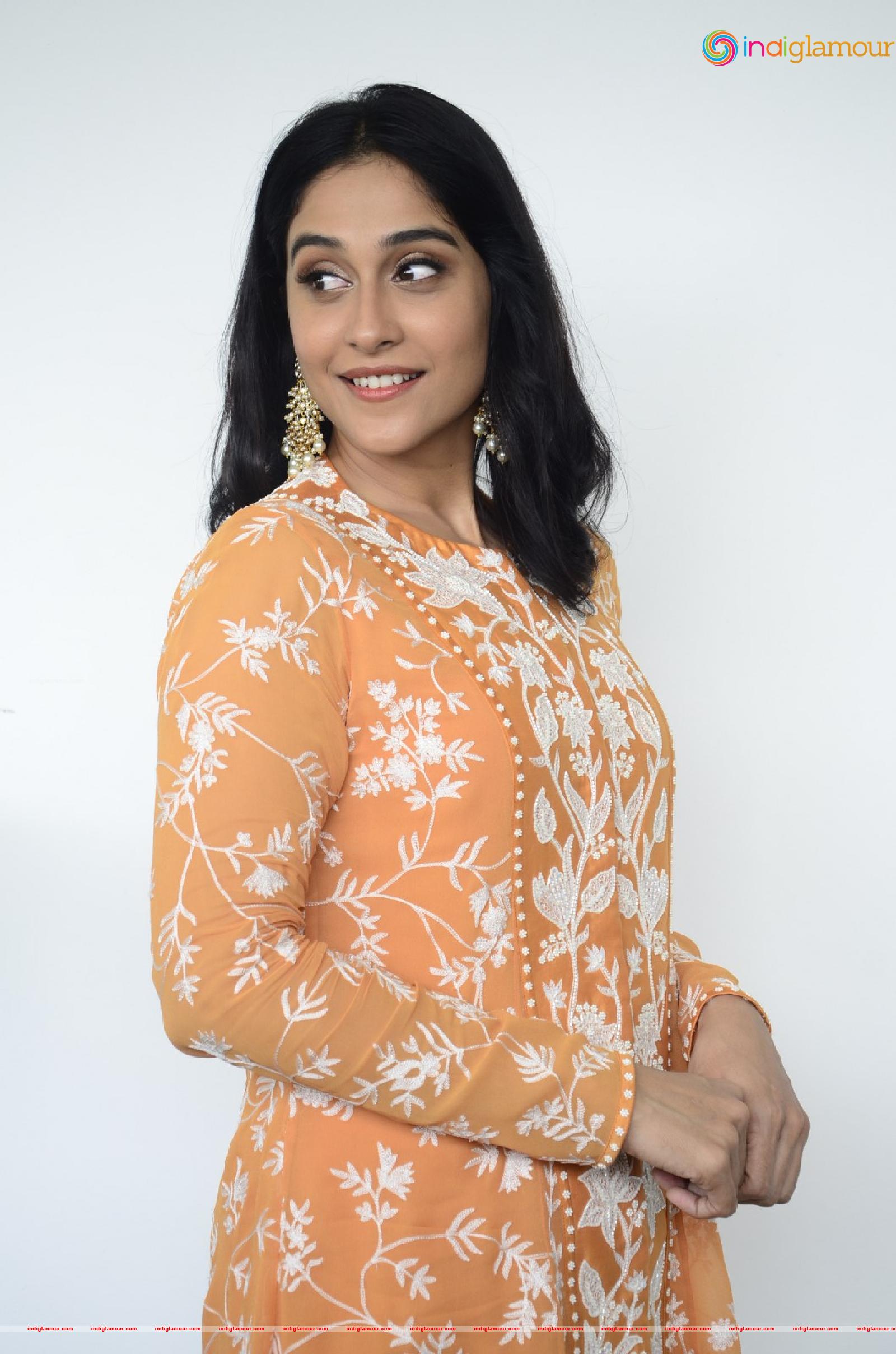Regina Cassandra Actress hd photo