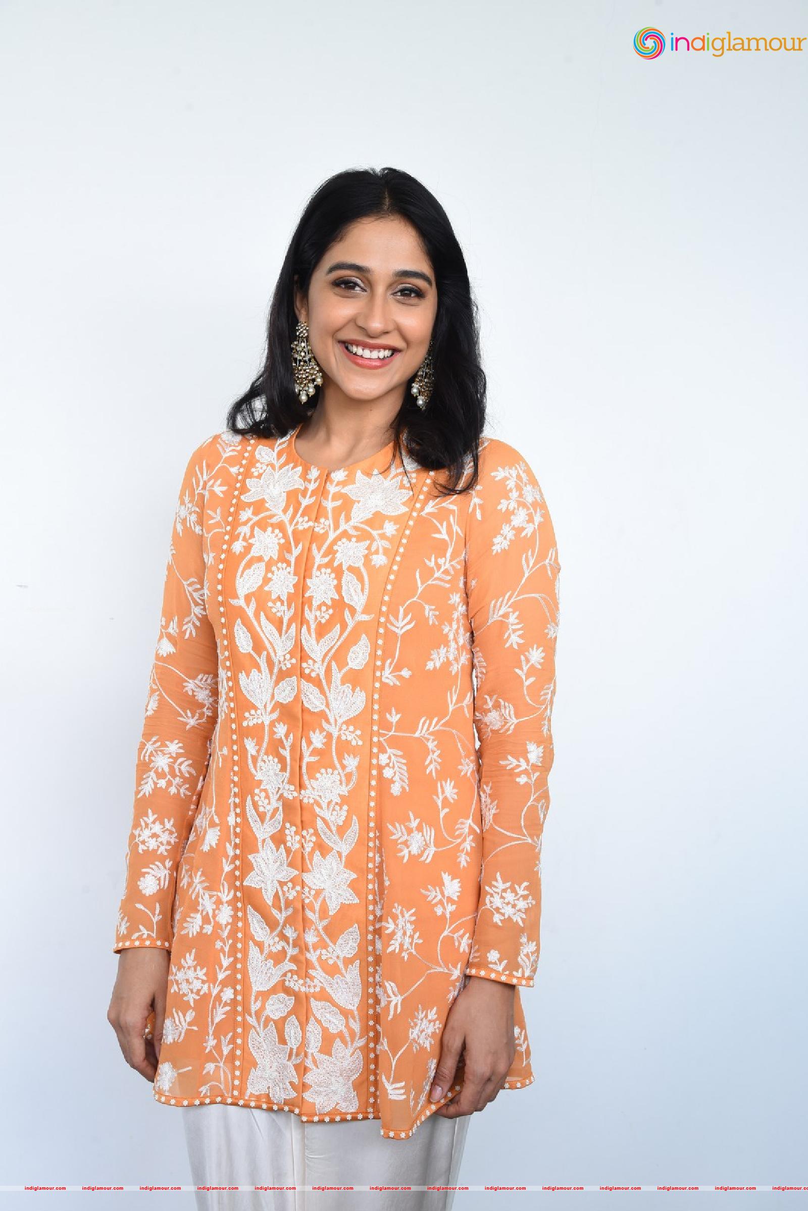 Regina Cassandra Actress hd photo