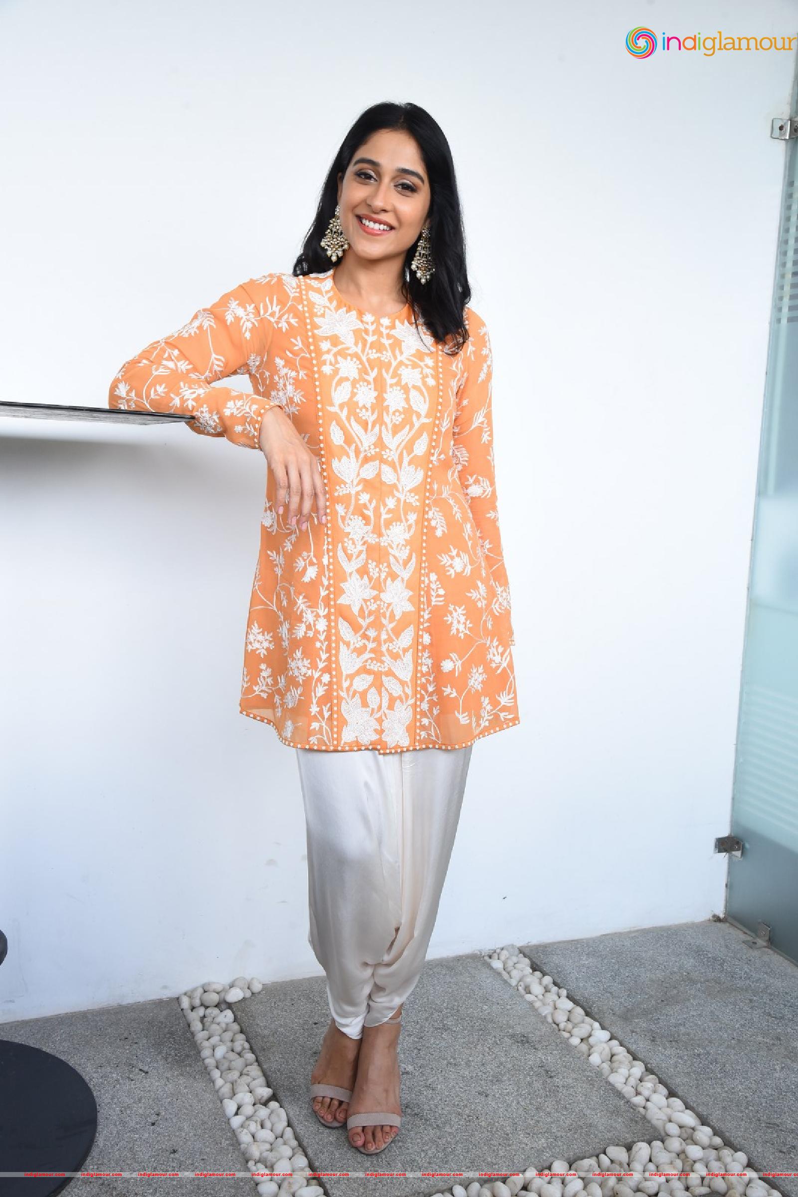 Regina Cassandra Actress hd photo