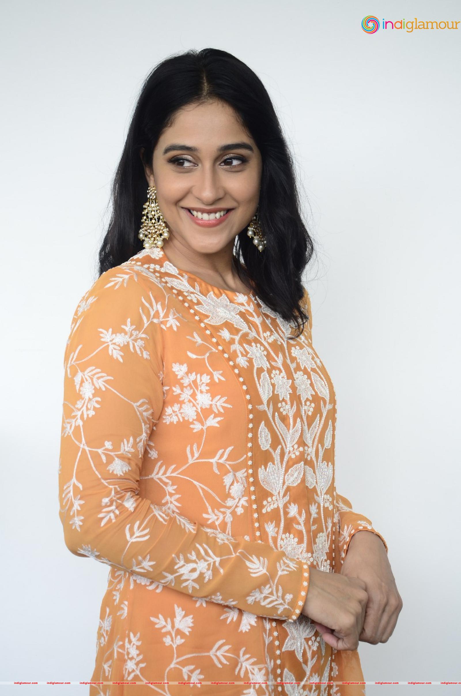 Regina Cassandra Actress hd photo