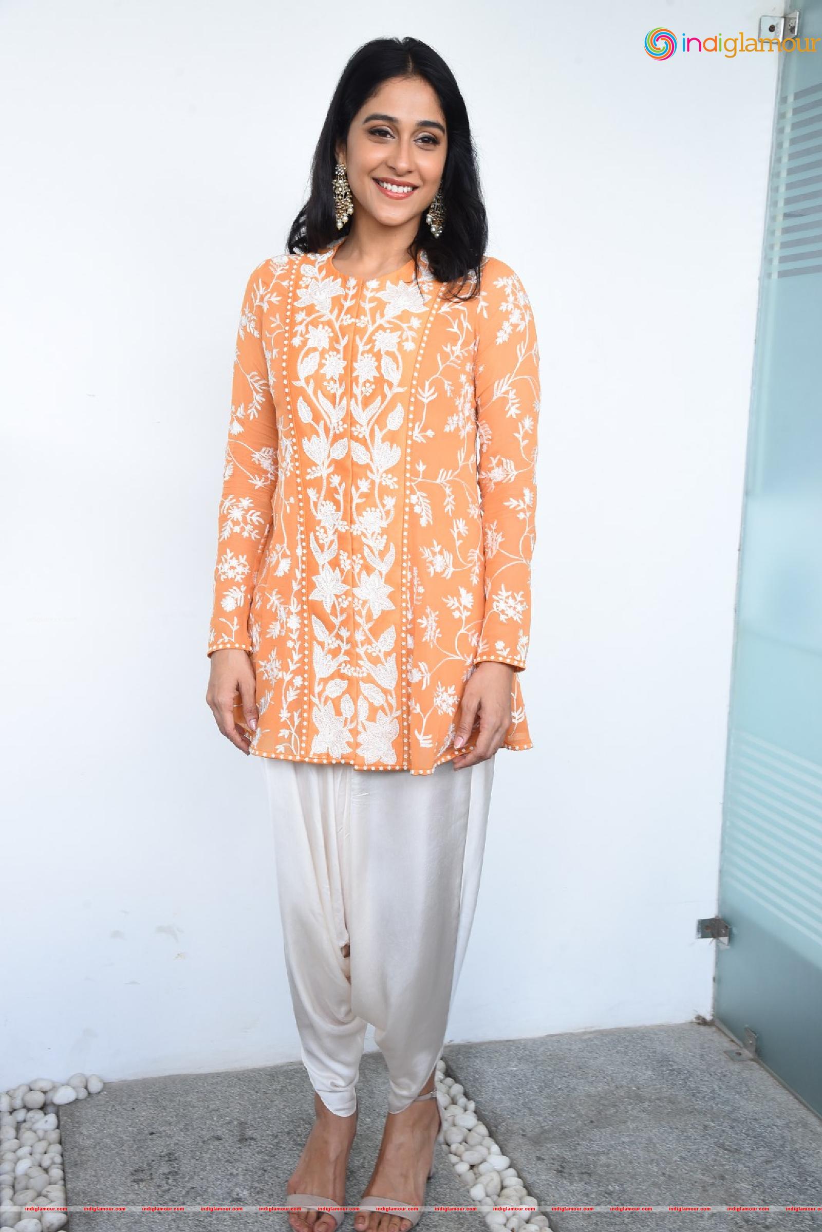 Regina Cassandra Actress hd photo