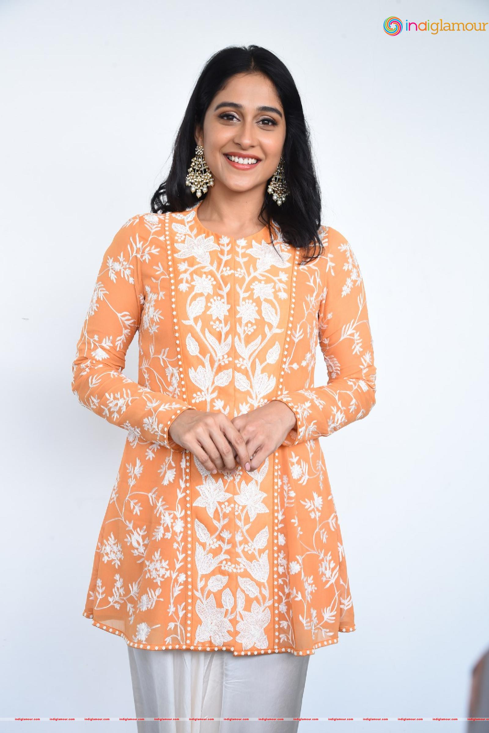 Regina Cassandra Actress hd photo
