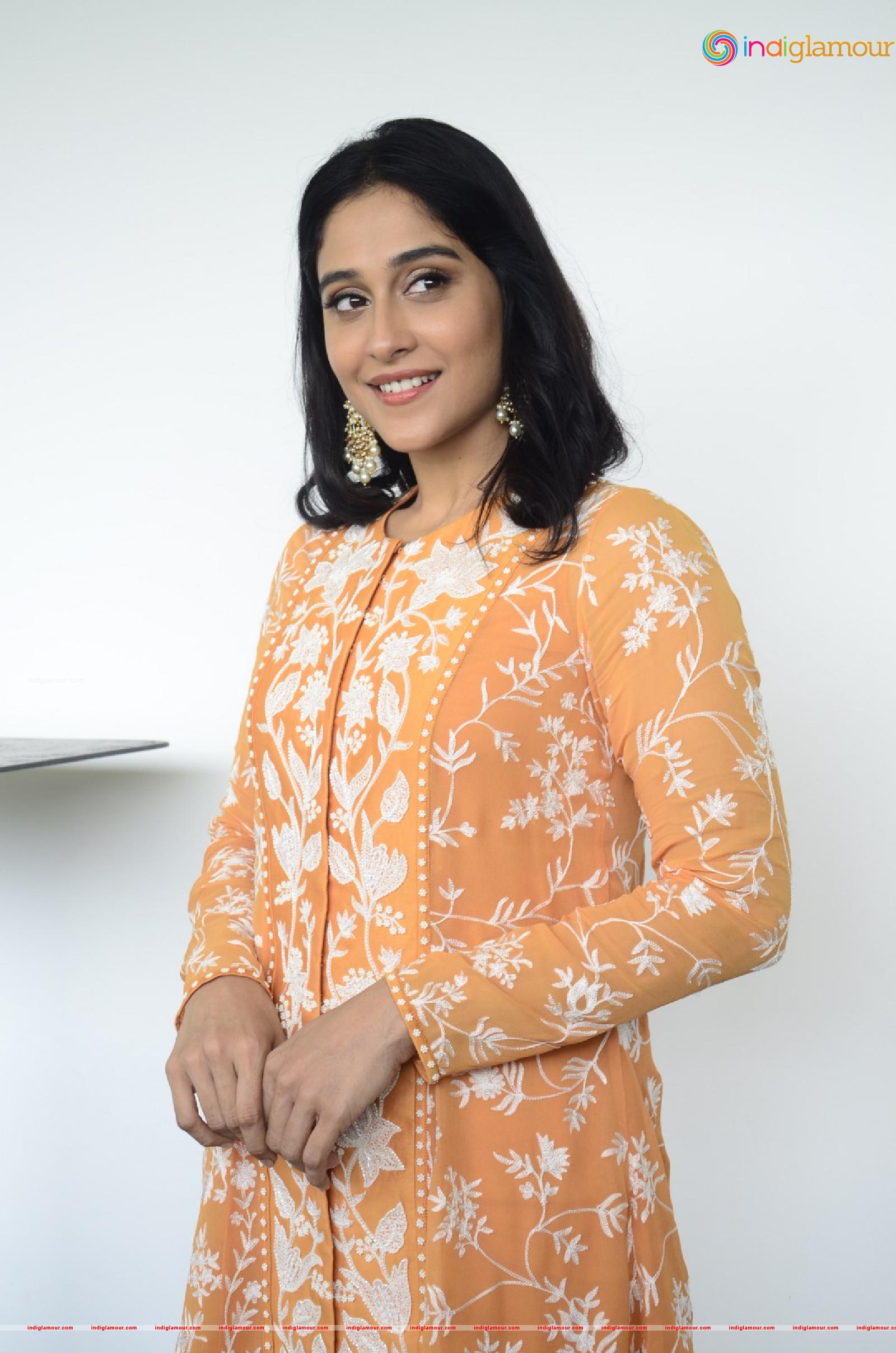 Regina Cassandra Actress hd photo