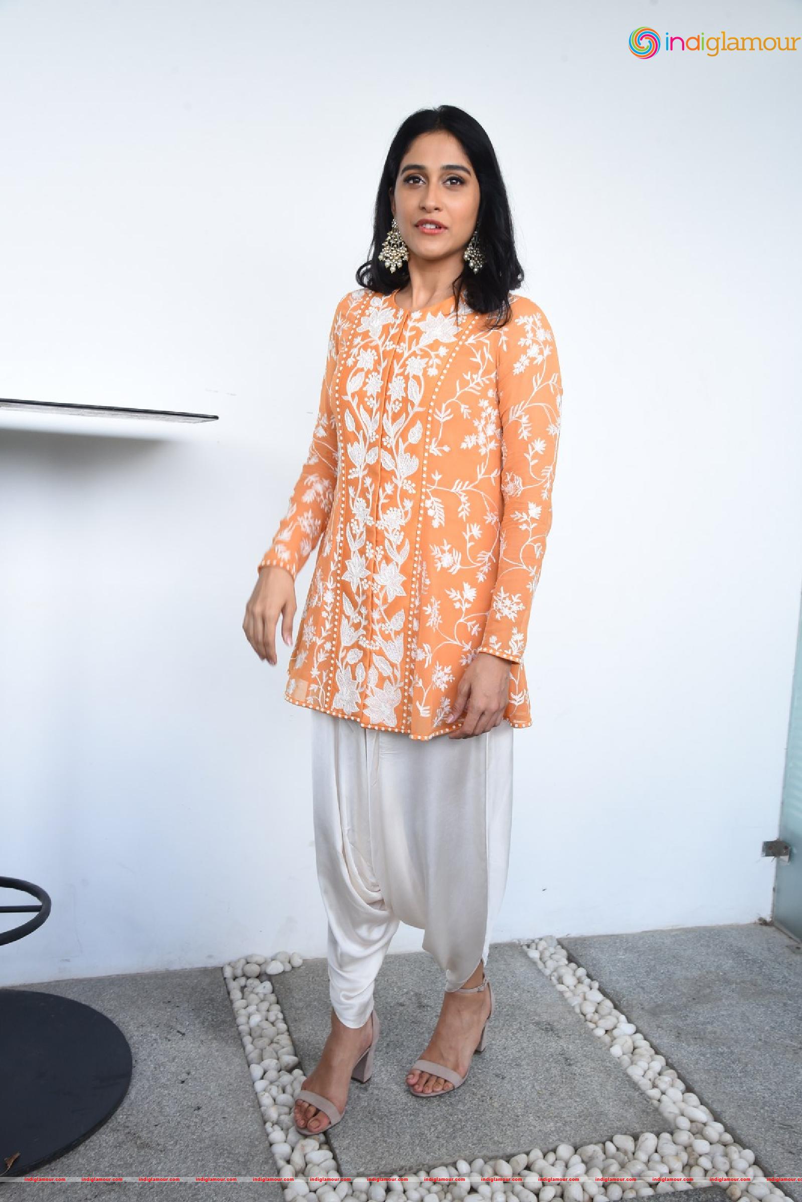 Regina Cassandra Actress hd photo