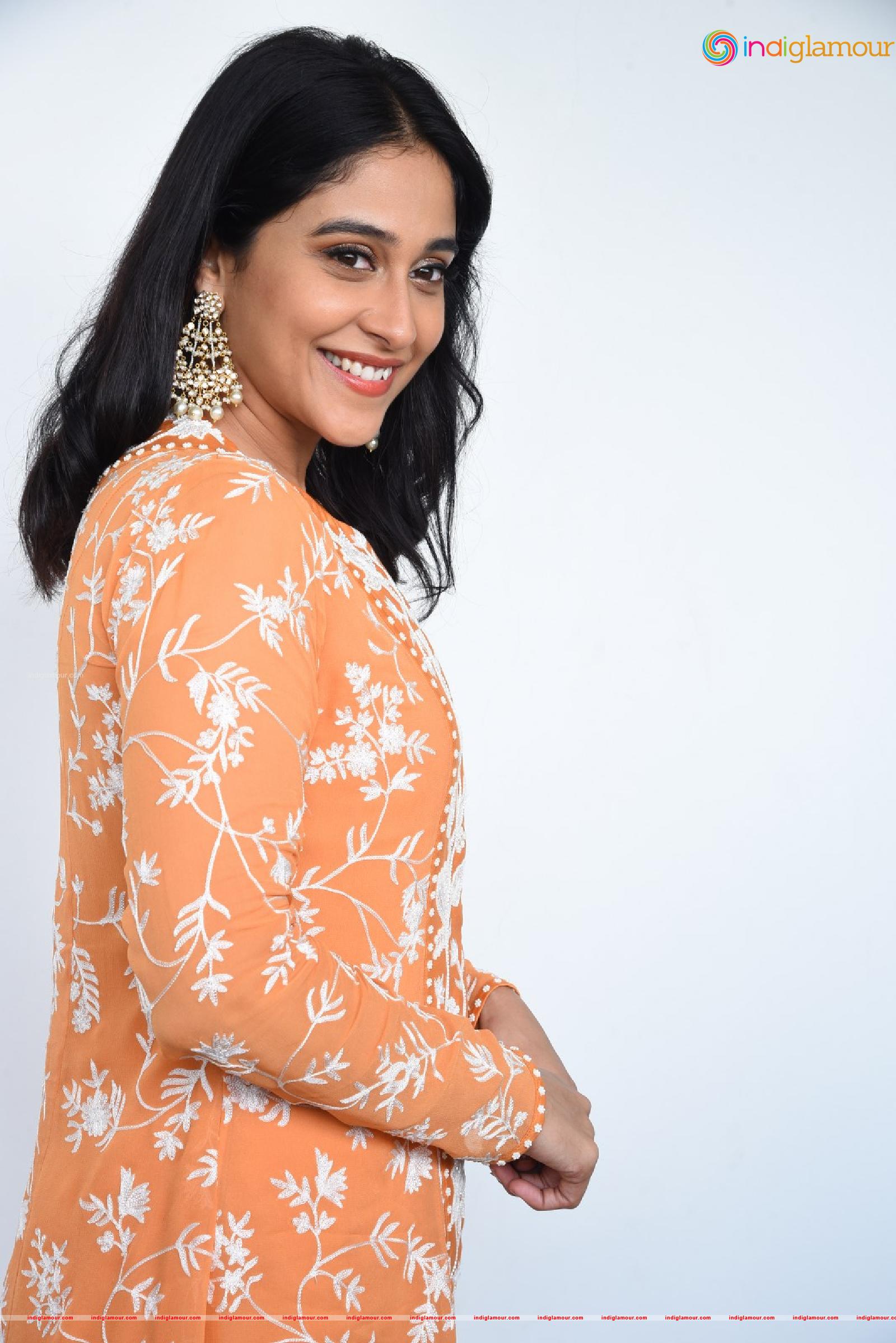 Regina Cassandra Actress hd photo