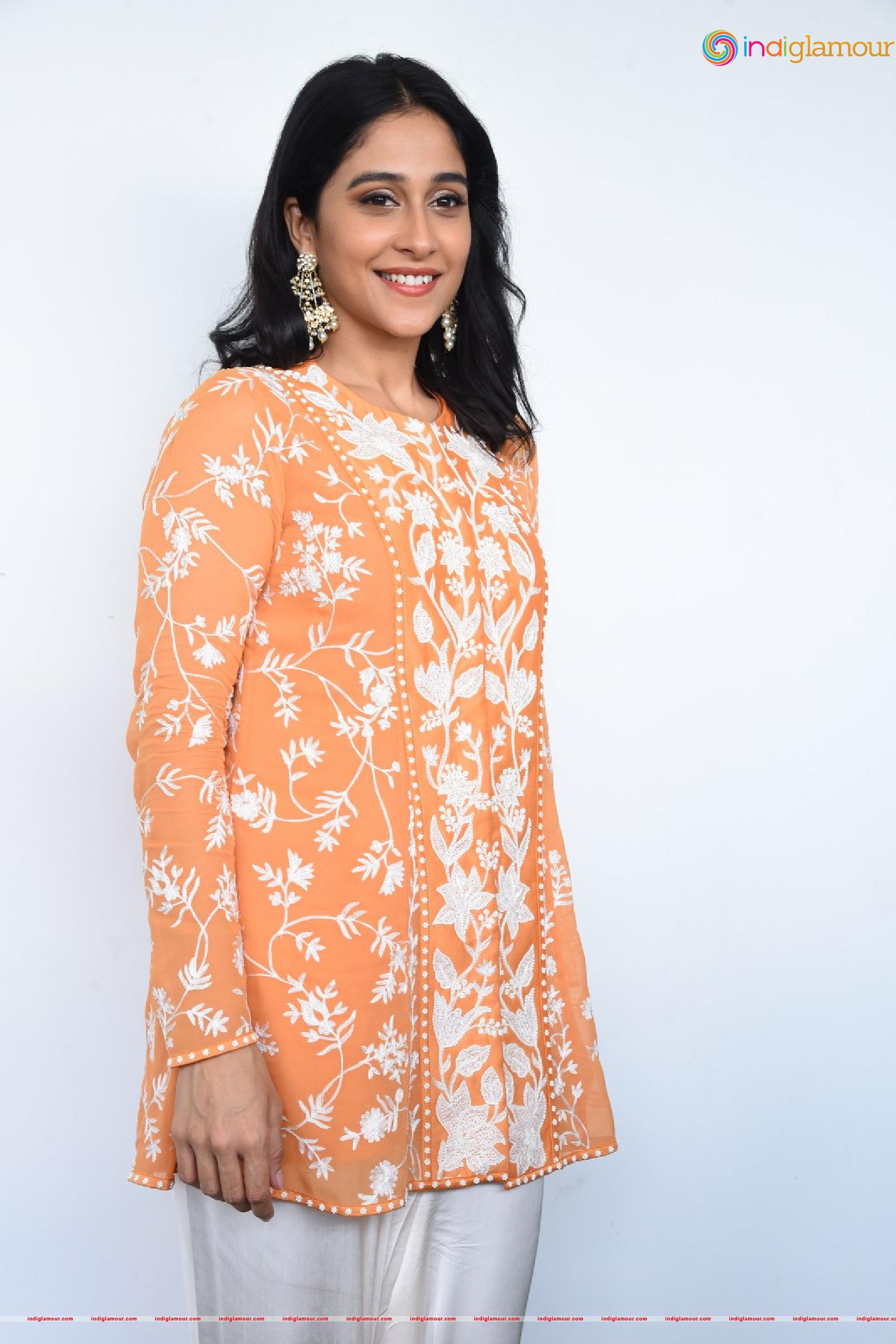 Regina Cassandra Actress hd photo