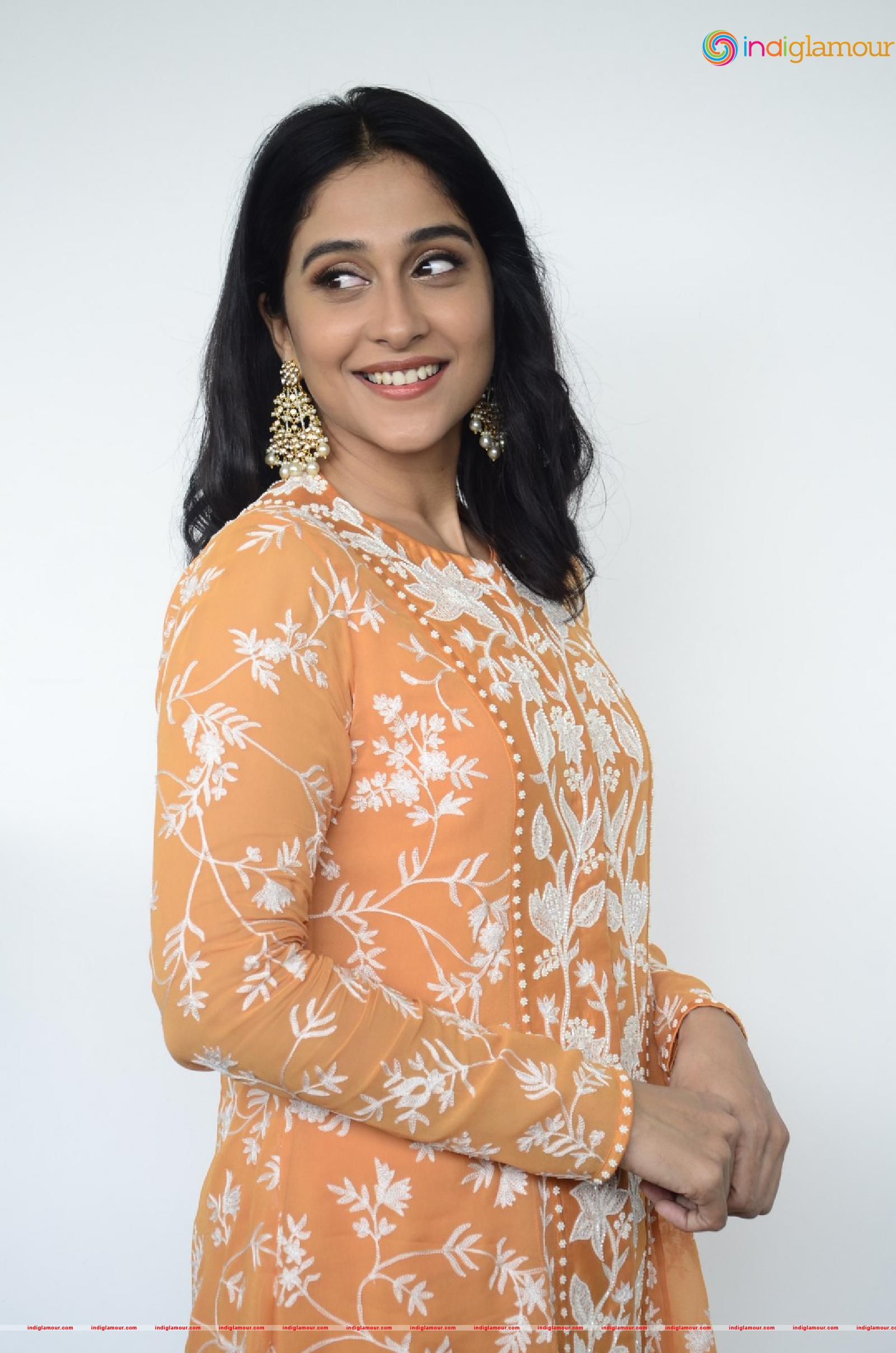 Regina Cassandra Actress hd photo