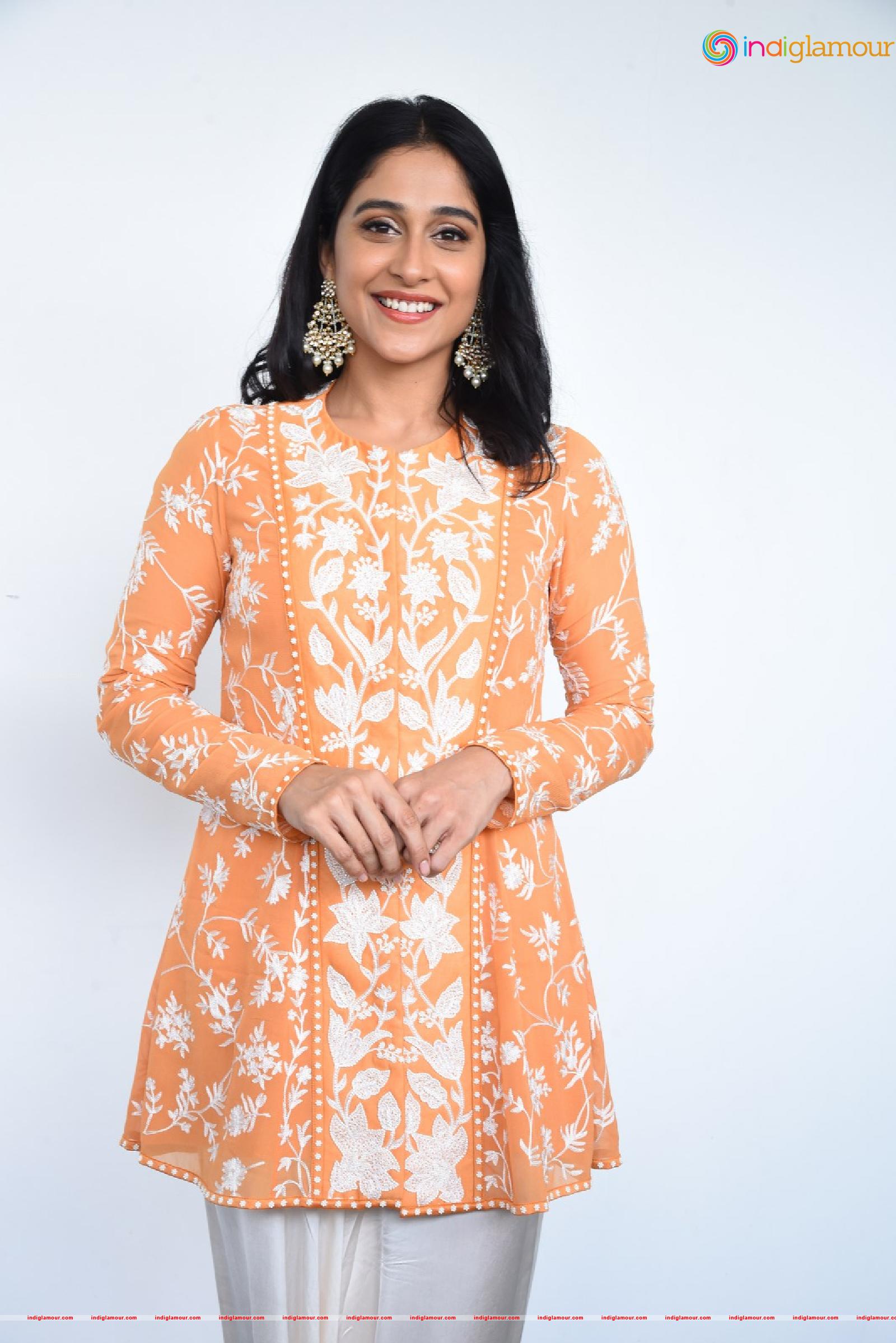 Regina Cassandra Actress hd photo
