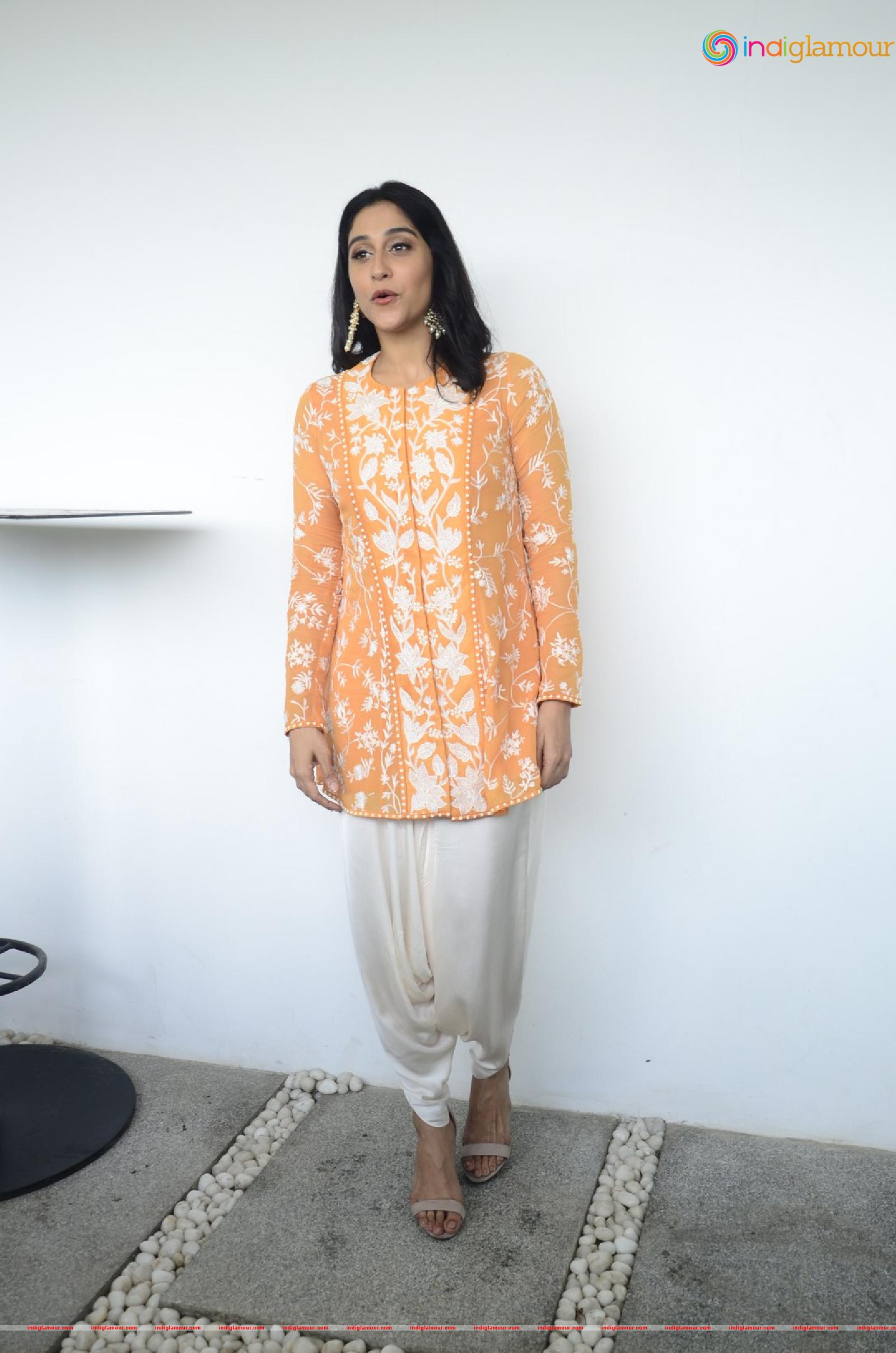 Regina Cassandra Actress hd photo