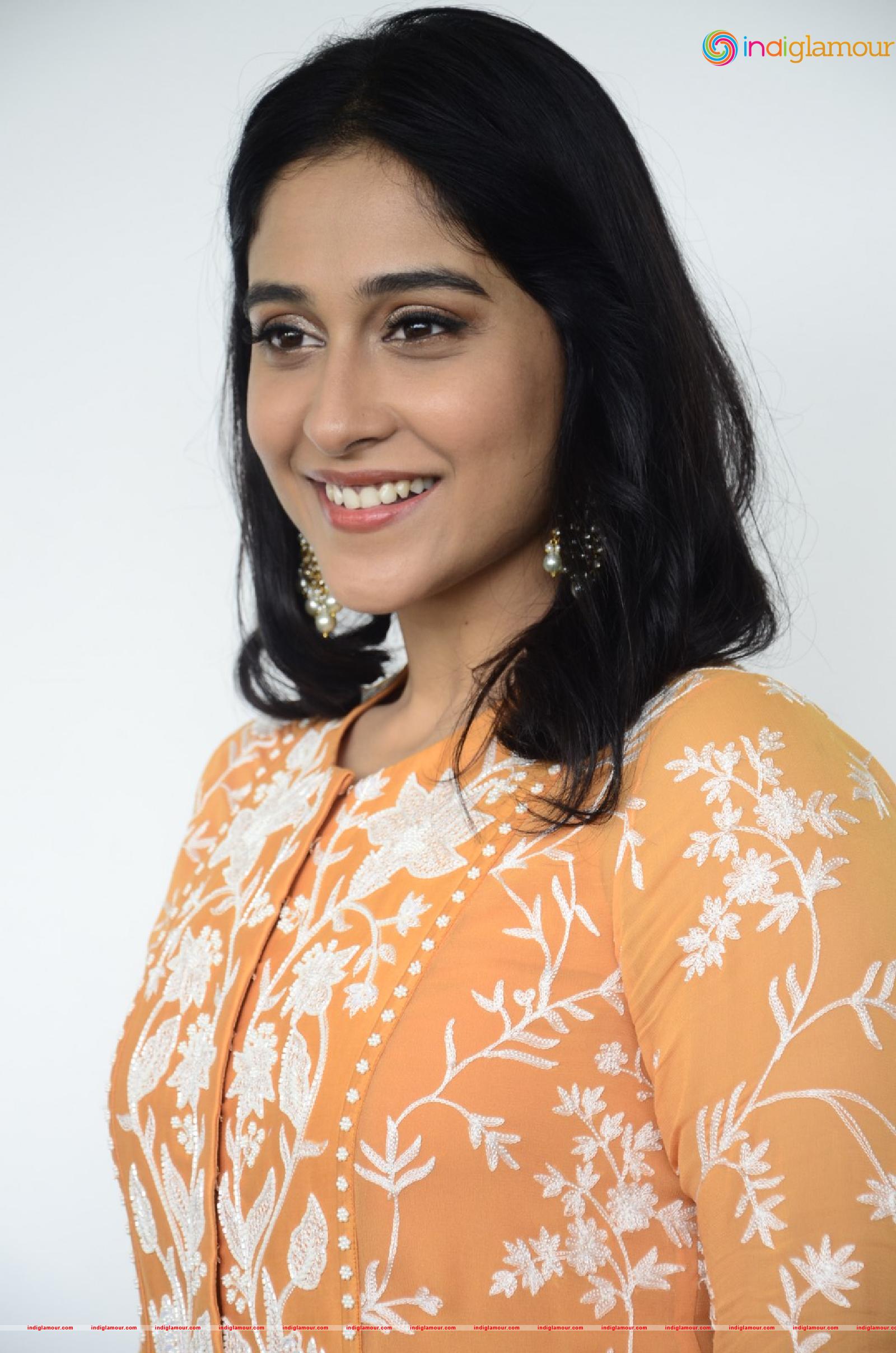 Regina Cassandra Actress hd photo
