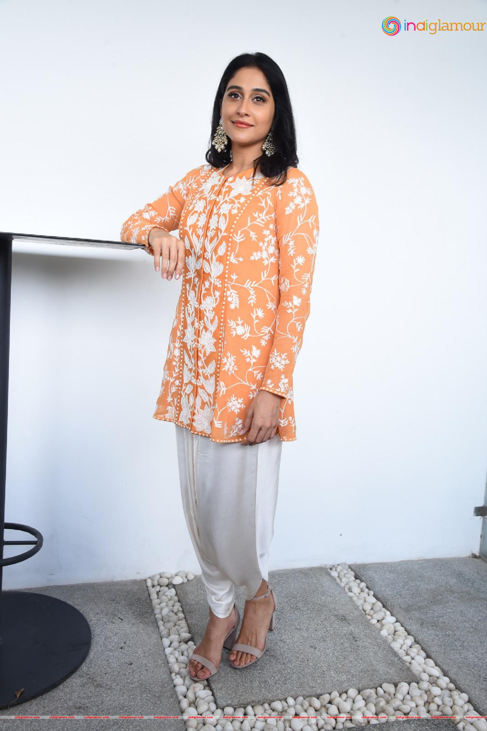 Regina Cassandra Actress hd photo