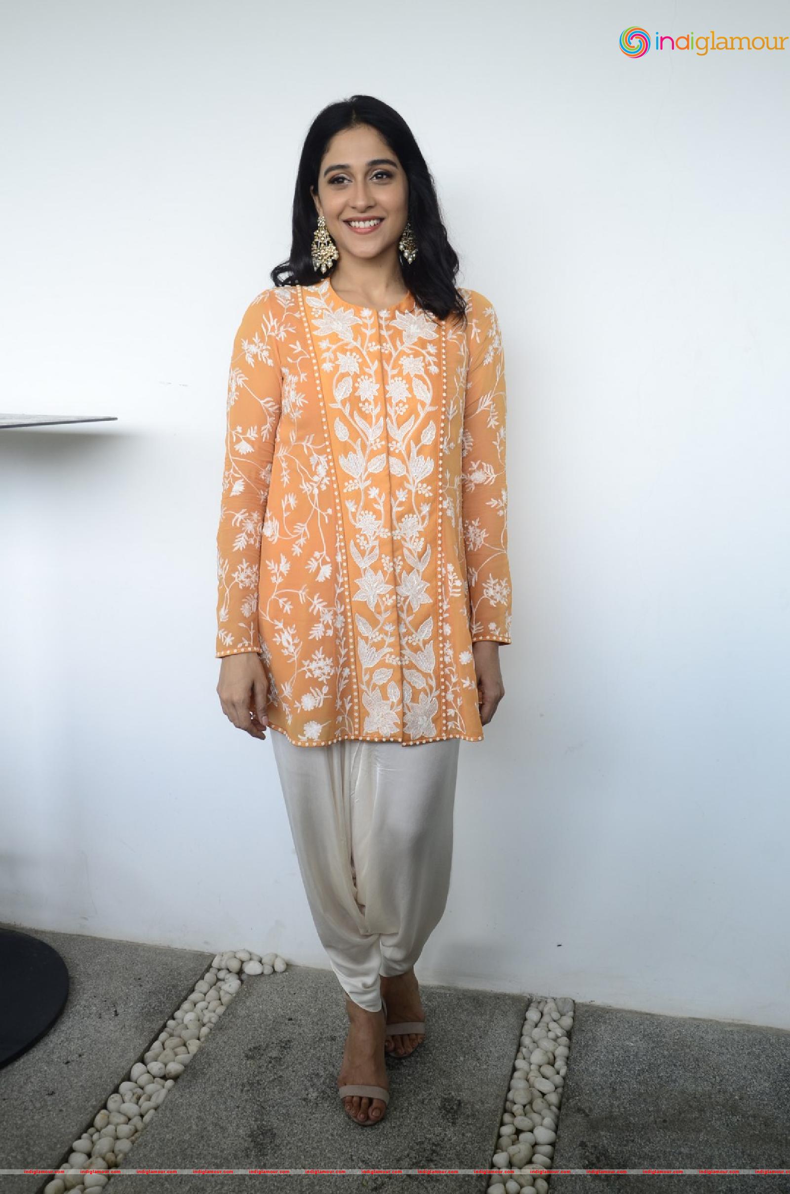 Regina Cassandra Actress hd photo