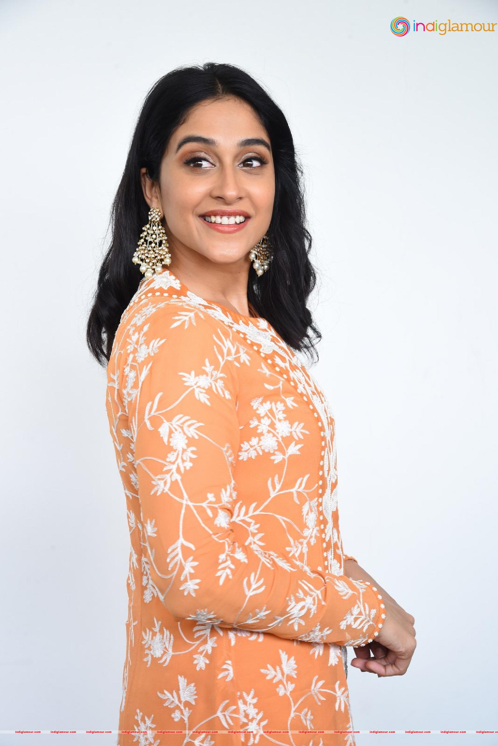 Regina Cassandra Actress hd photo