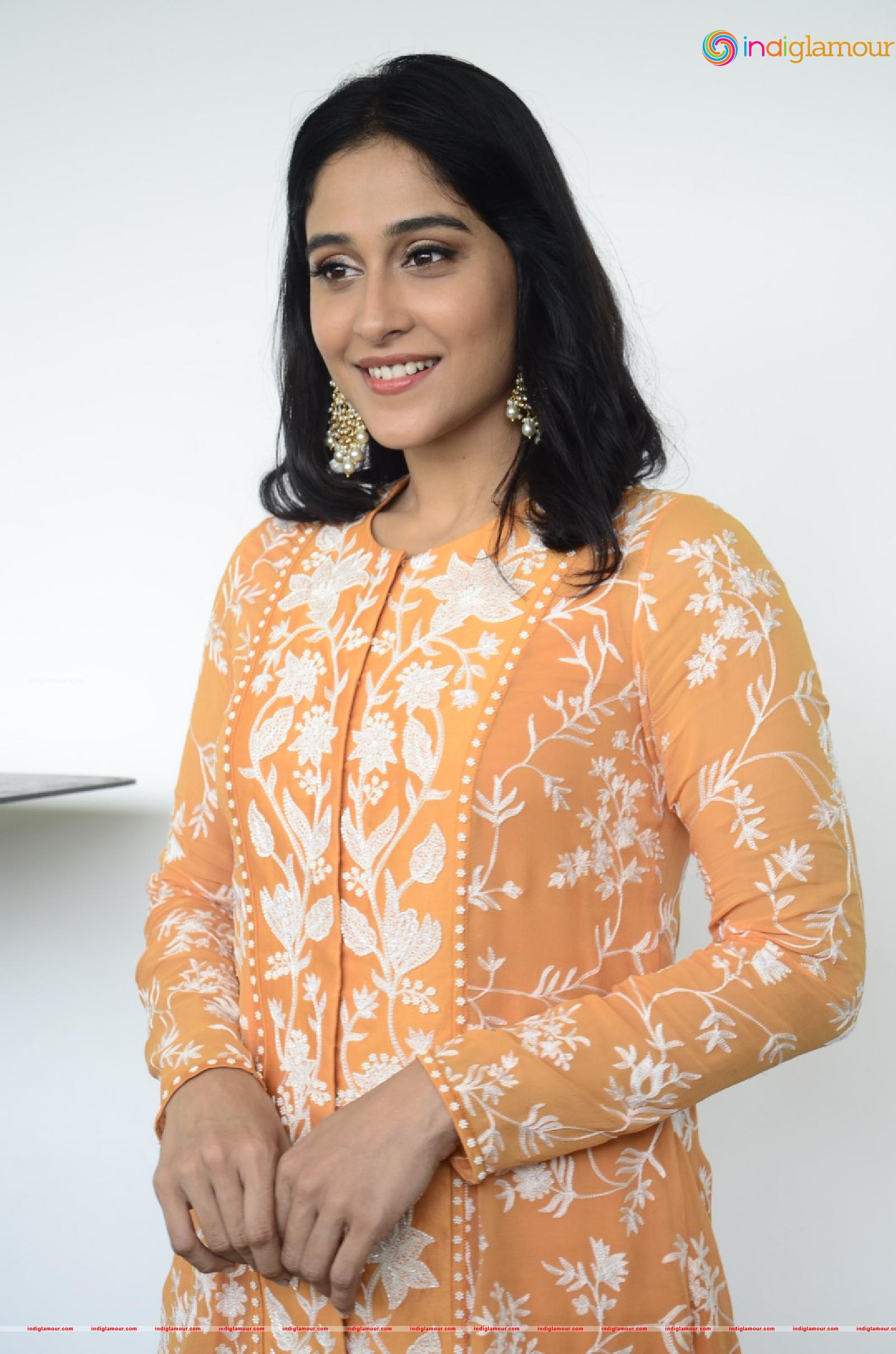 Regina Cassandra Actress hd photo