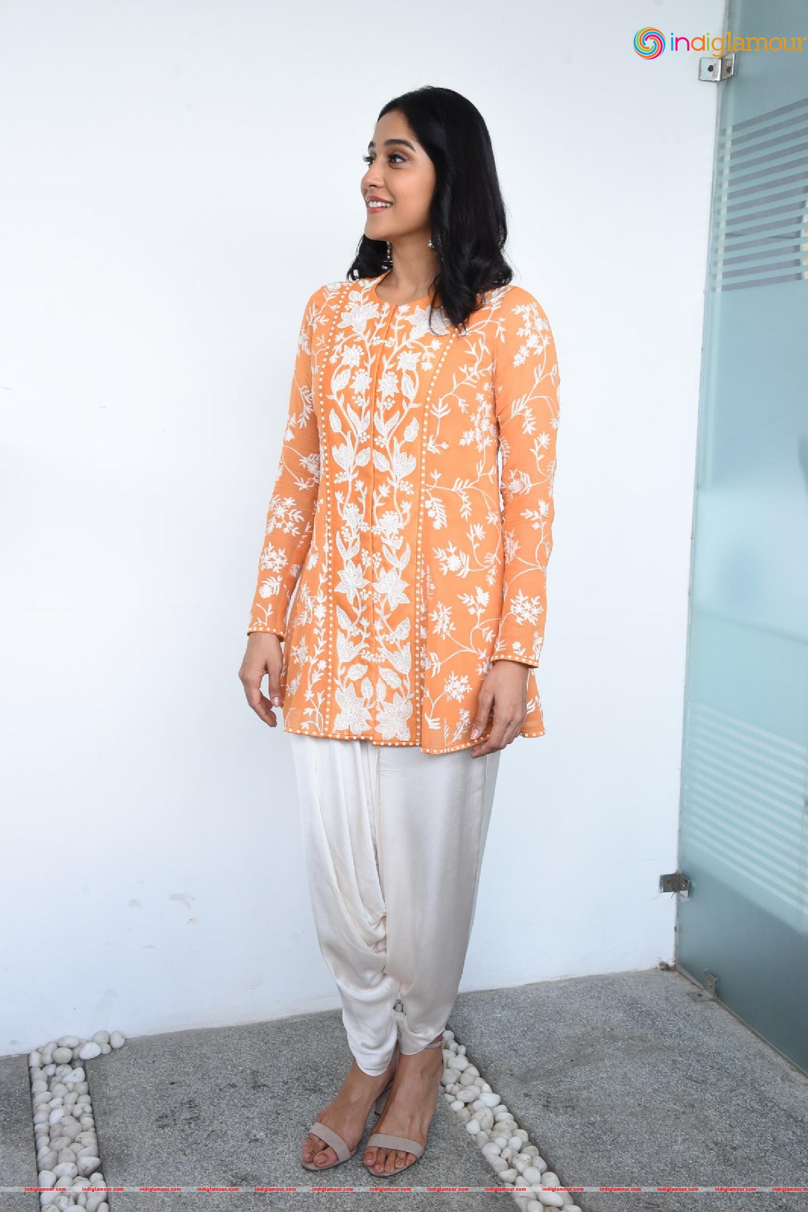 Regina Cassandra Actress hd photo