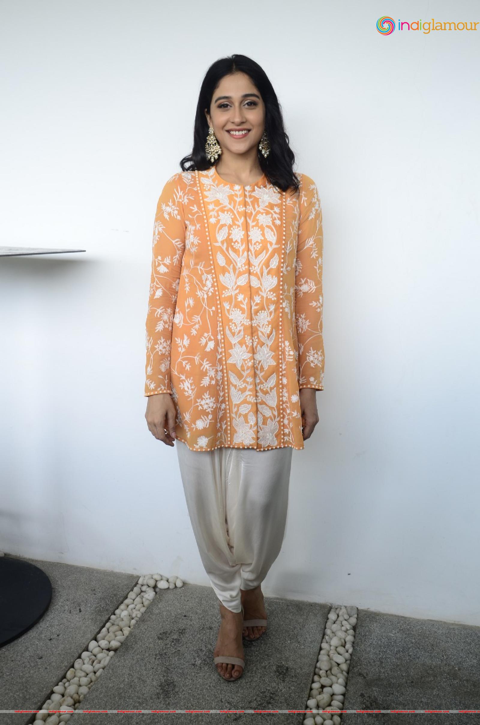 Regina Cassandra Actress hd photo