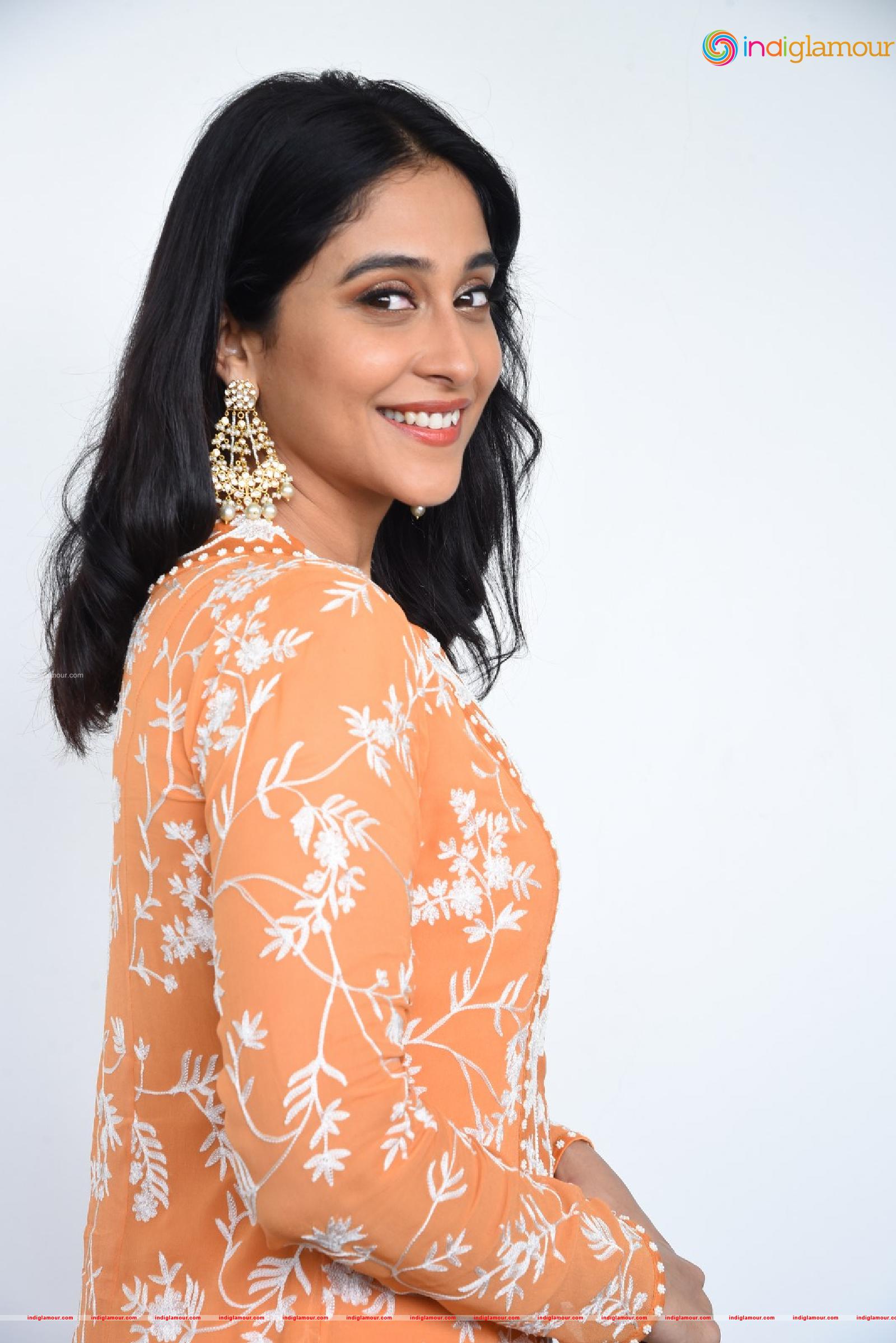 Regina Cassandra Actress hd photo
