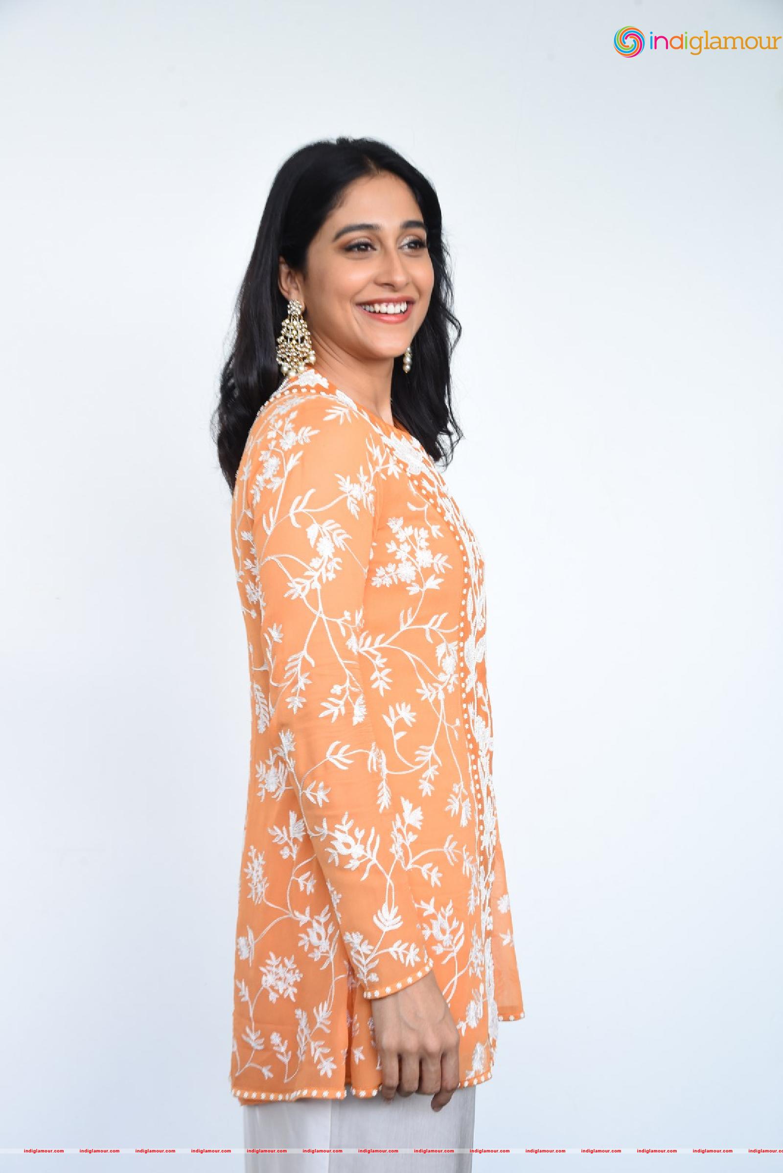 Regina Cassandra Actress hd photo