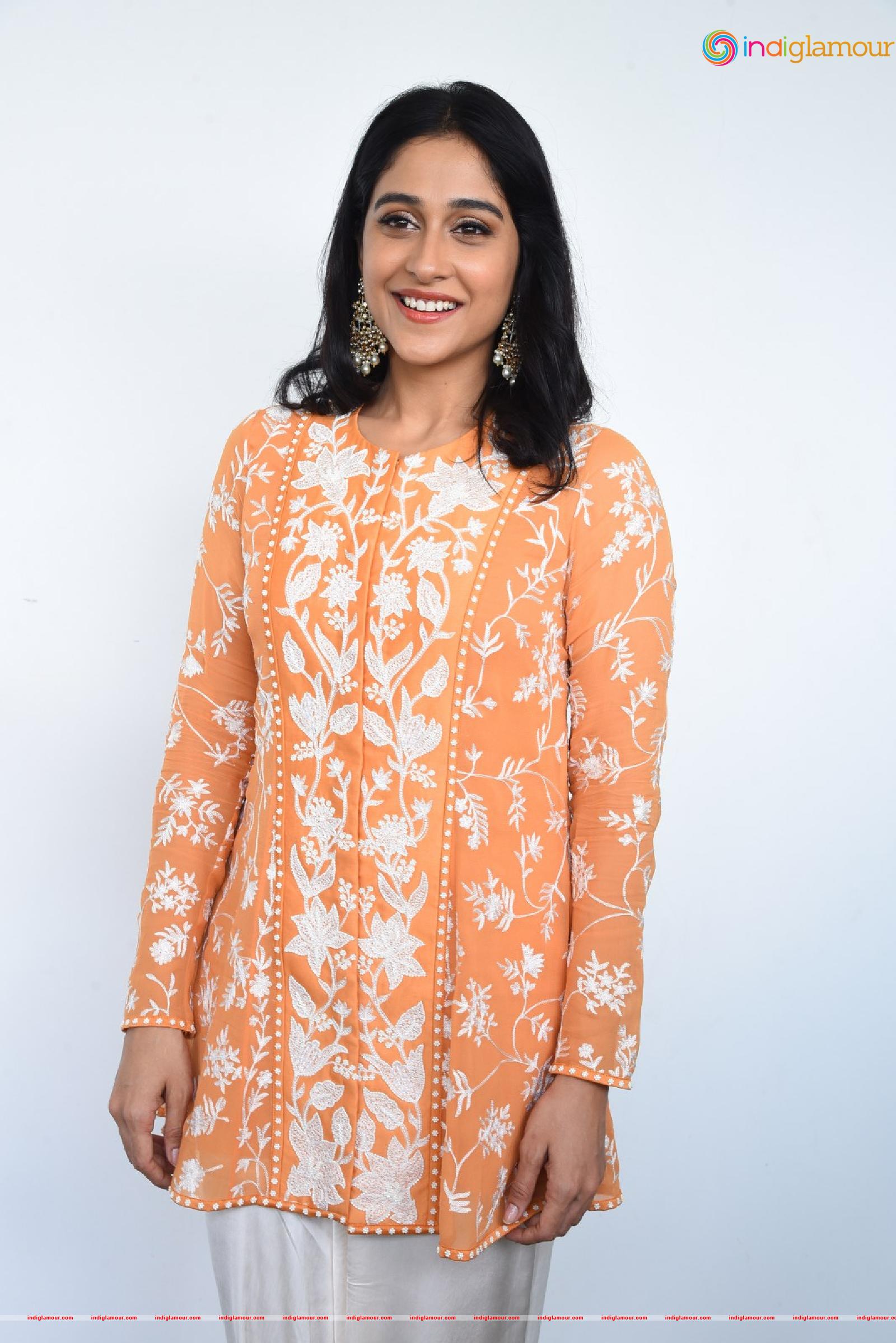 Regina Cassandra Actress hd photo
