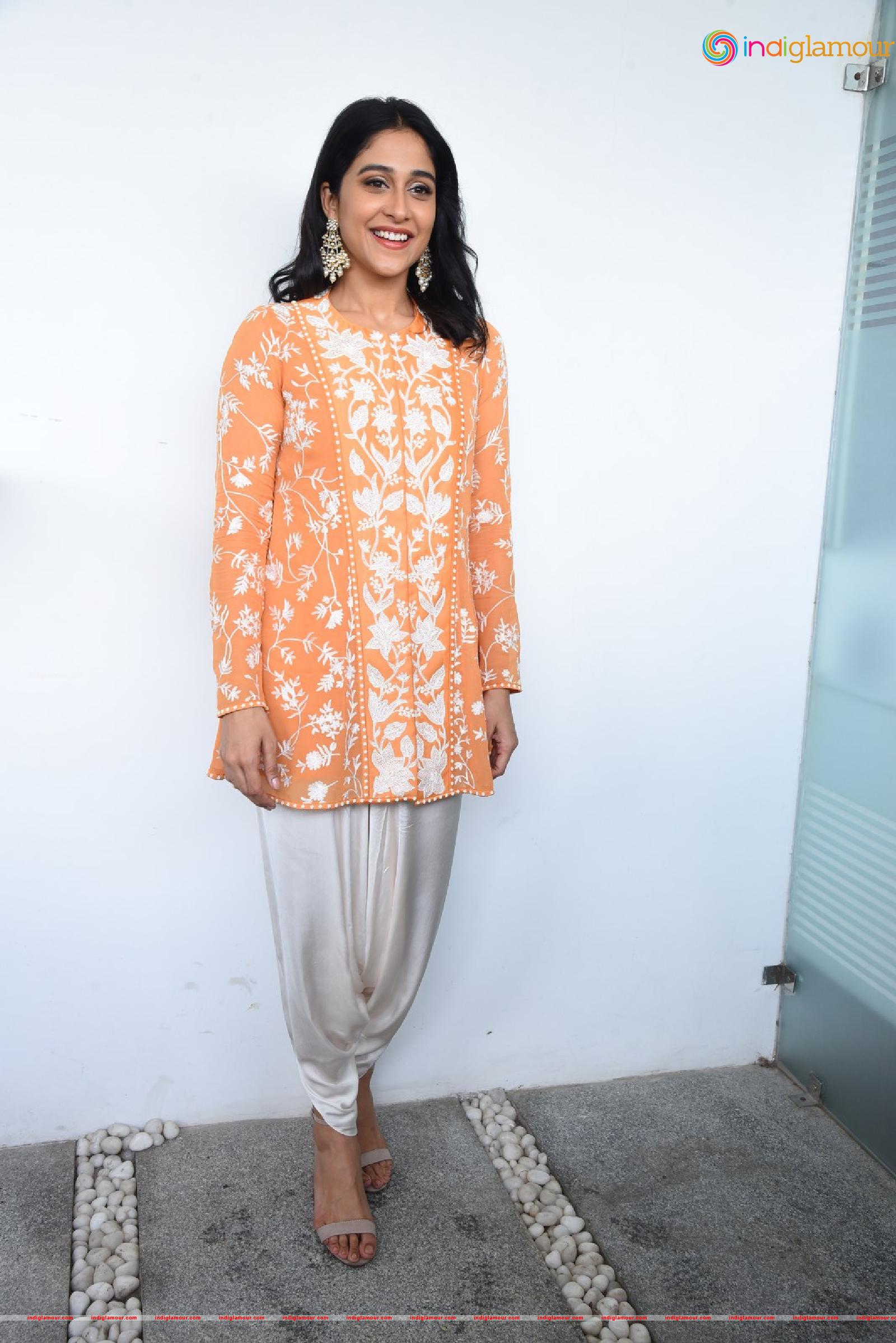 Regina Cassandra Actress hd photo