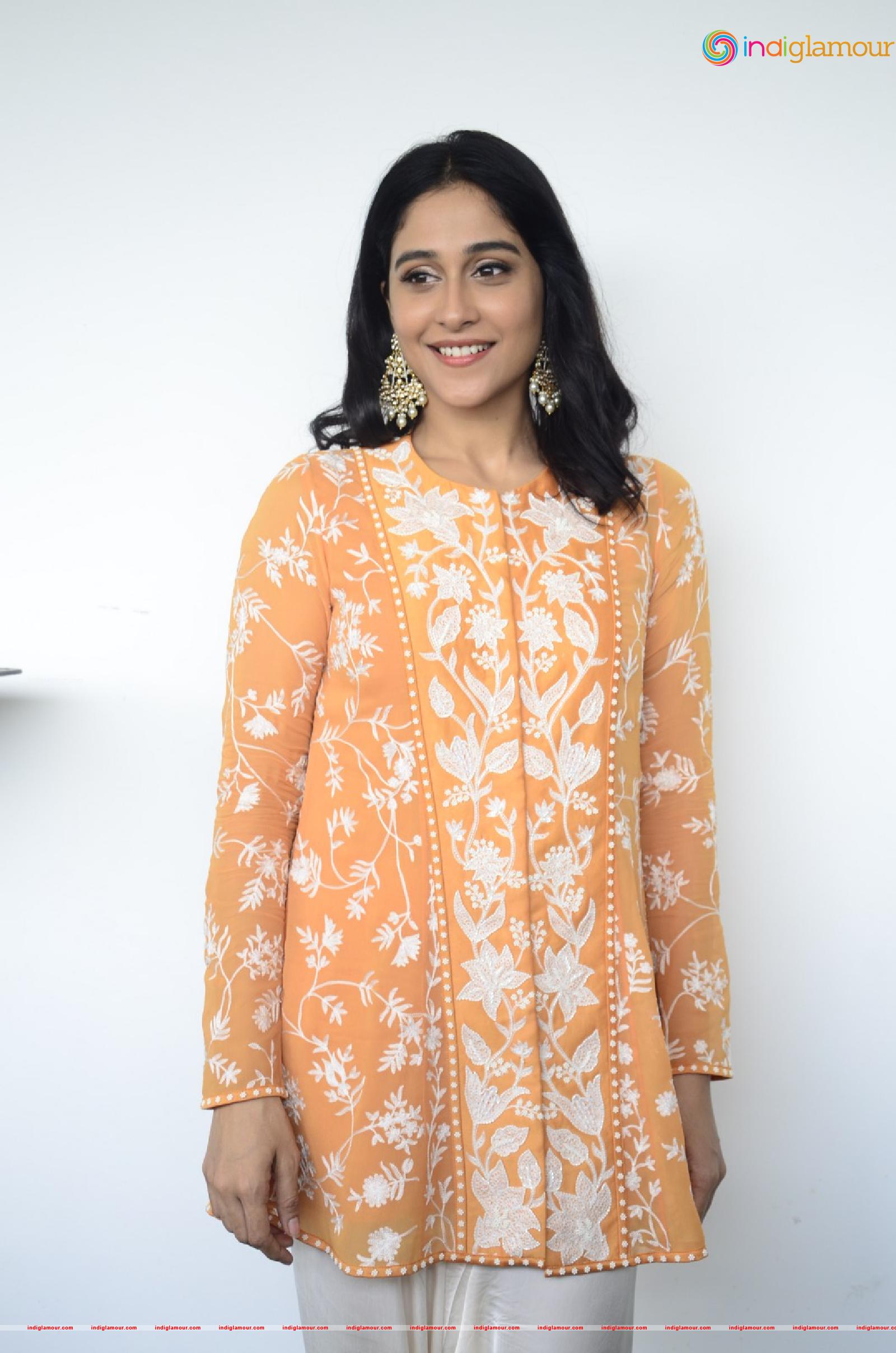 Regina Cassandra Actress hd photo