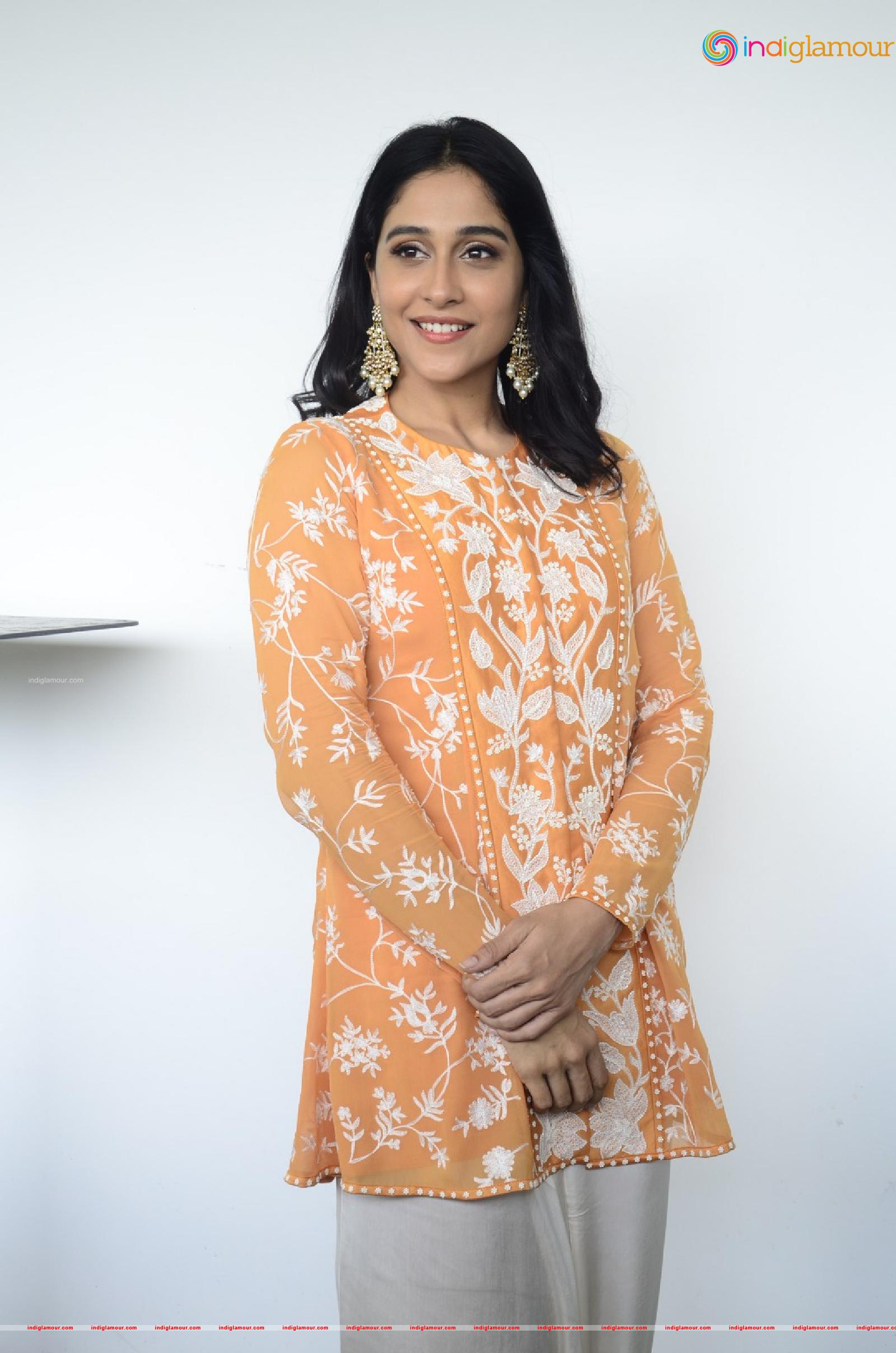 Regina Cassandra Actress hd photo