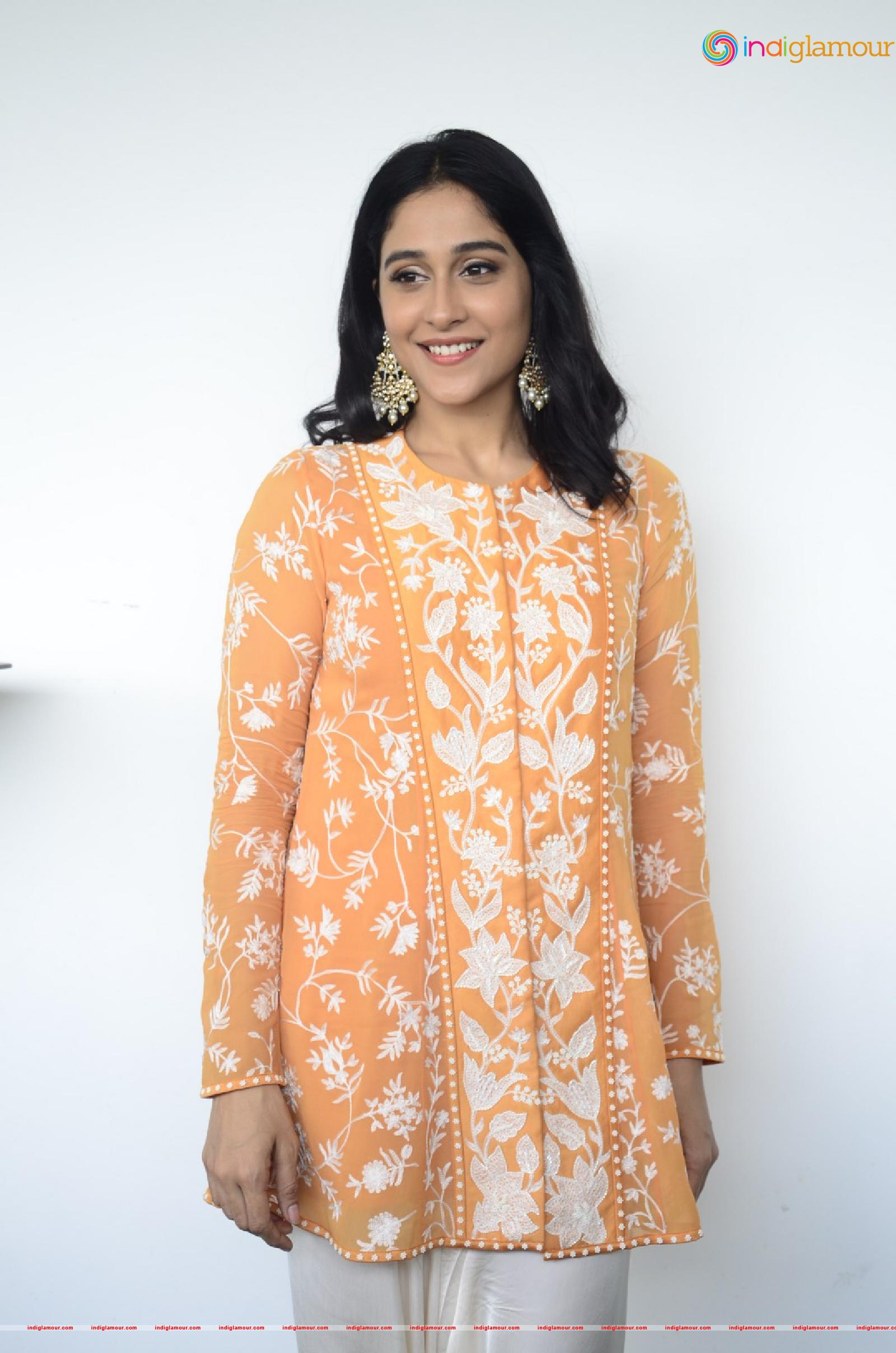 Regina Cassandra Actress hd photo
