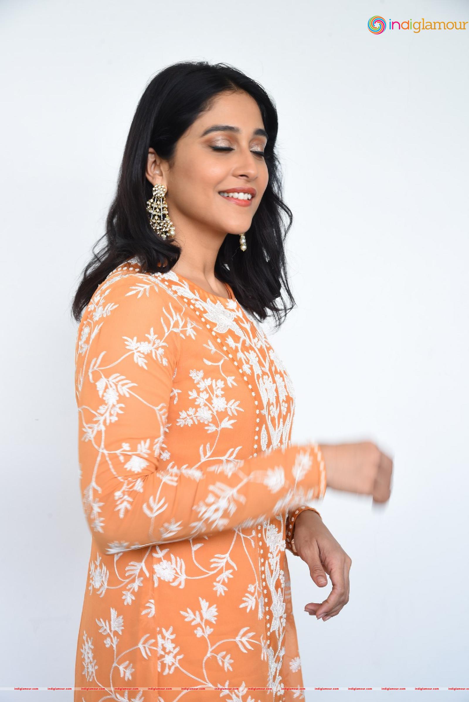 Regina Cassandra Actress hd photo