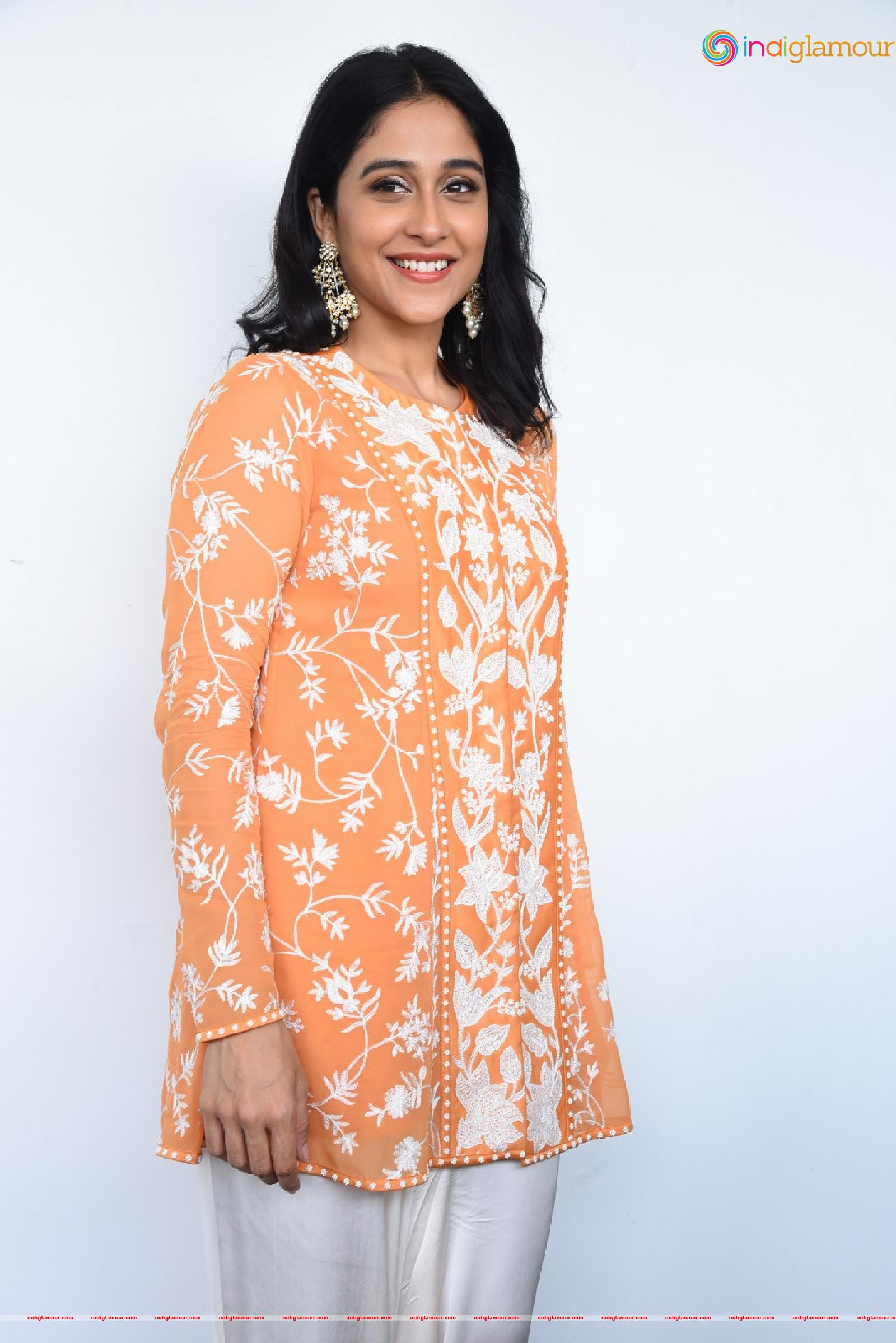 Regina Cassandra Actress hd photo
