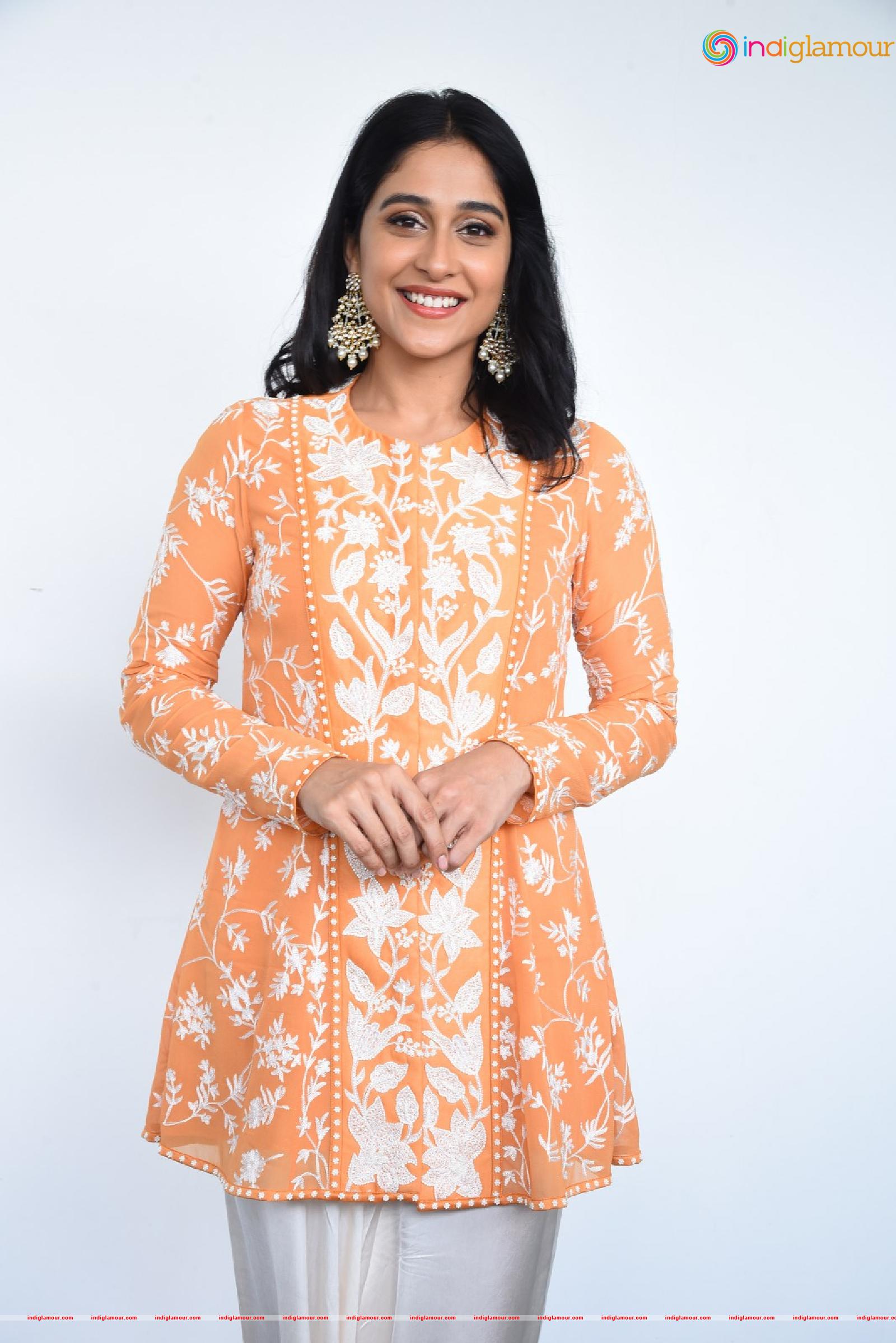 Regina Cassandra Actress hd photo