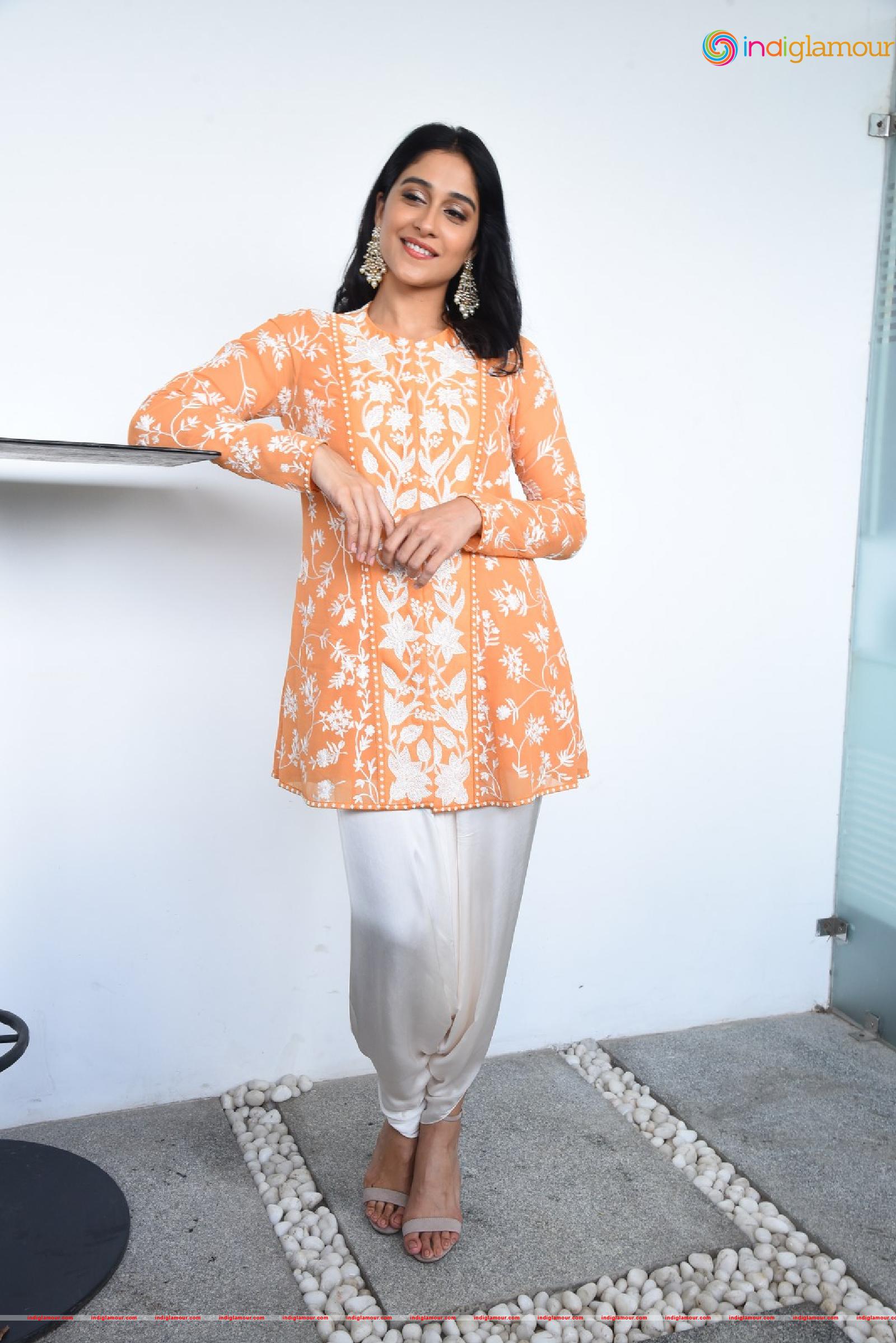 Regina Cassandra Actress hd photo