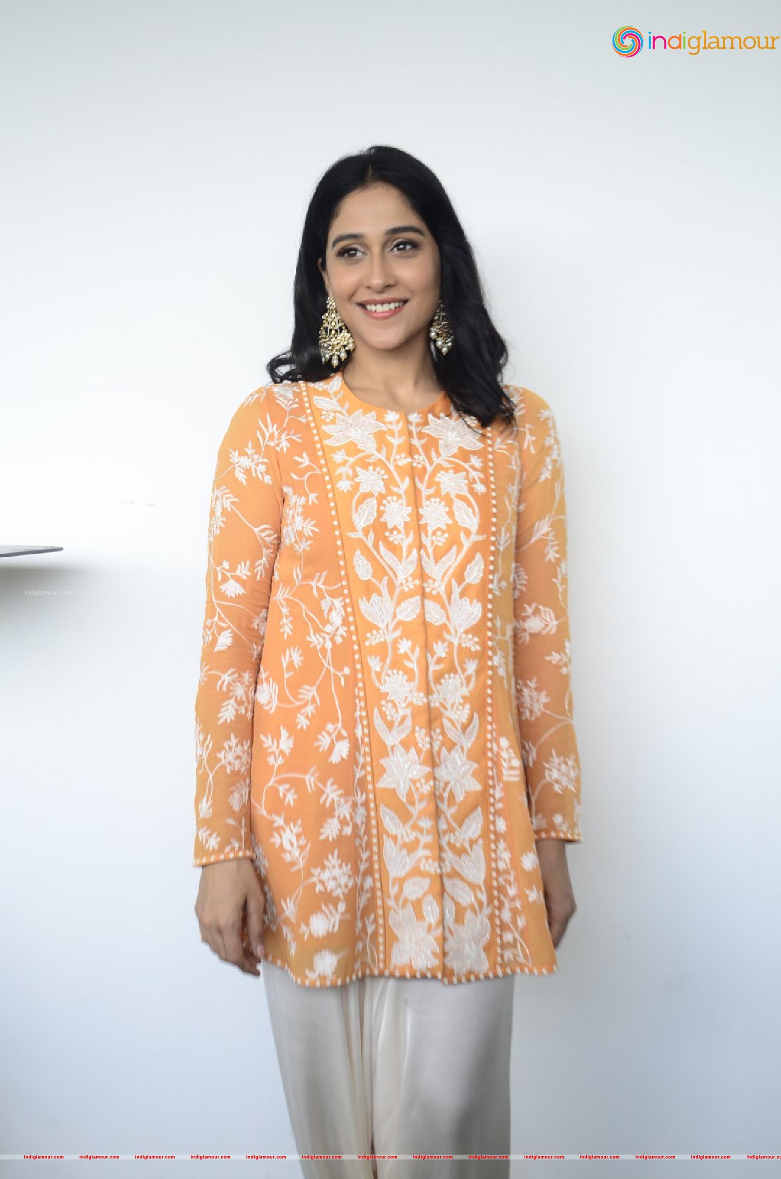 Regina Cassandra Actress hd photo