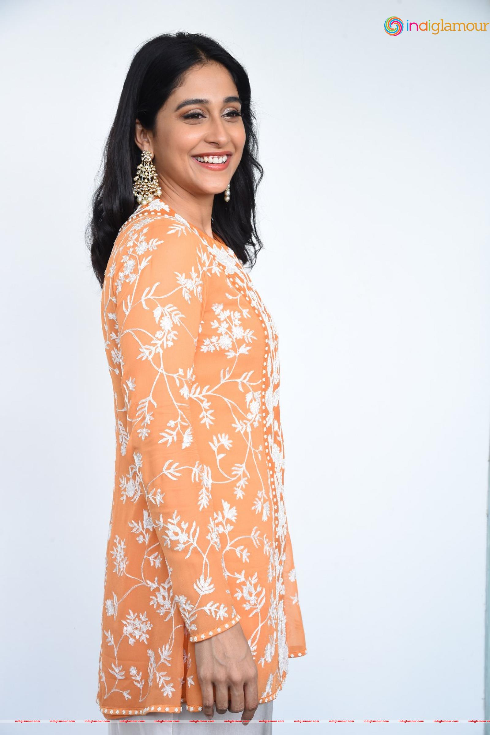 Regina Cassandra Actress hd photo