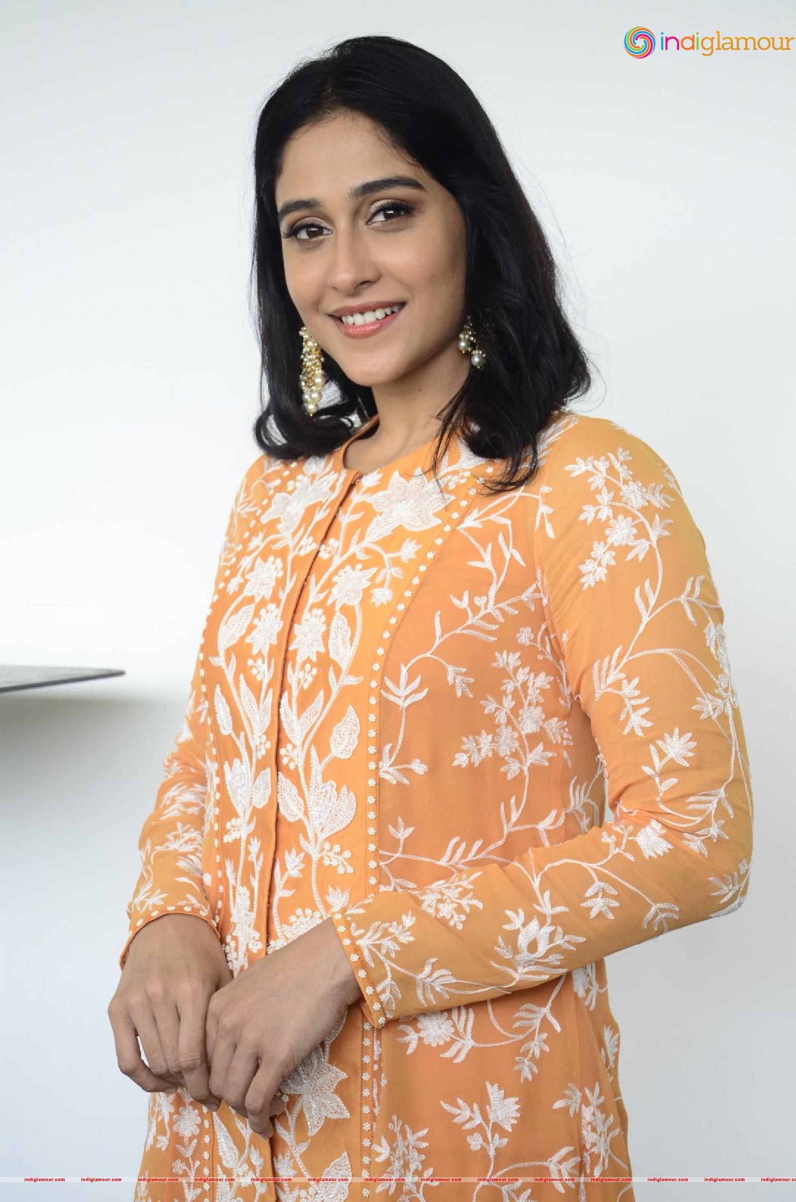Regina Cassandra Actress hd photo
