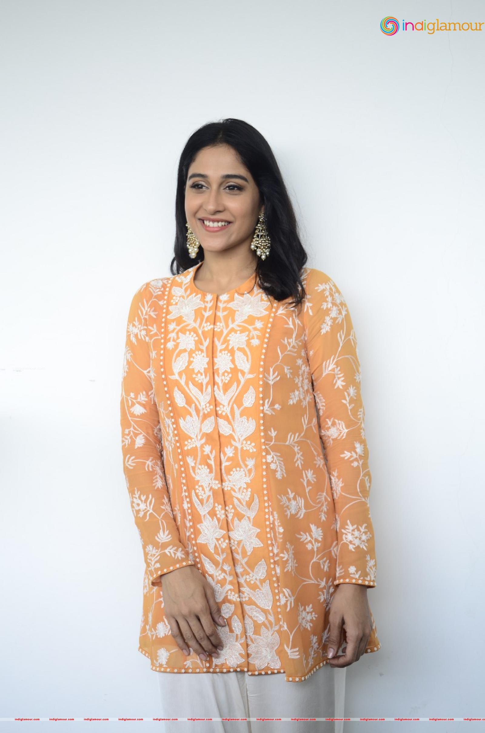 Regina Cassandra Actress hd photo