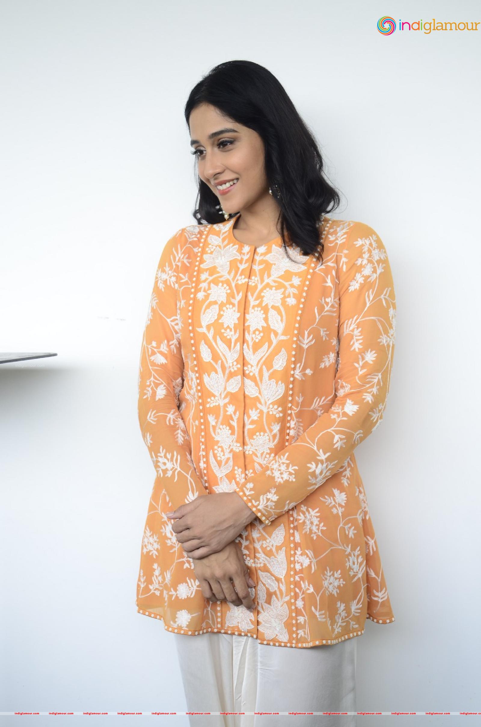 Regina Cassandra Actress hd photo