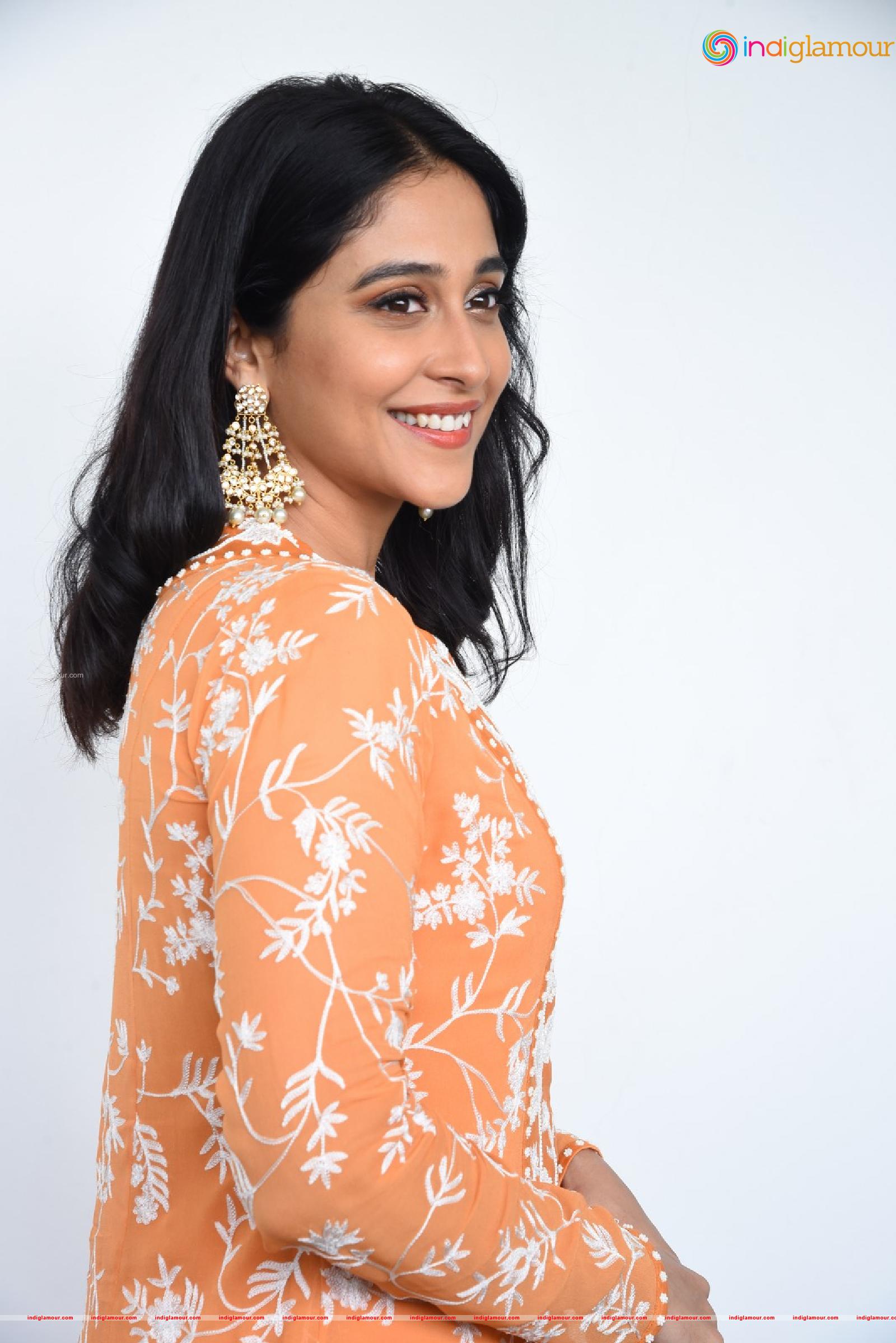 Regina Cassandra Actress hd photo
