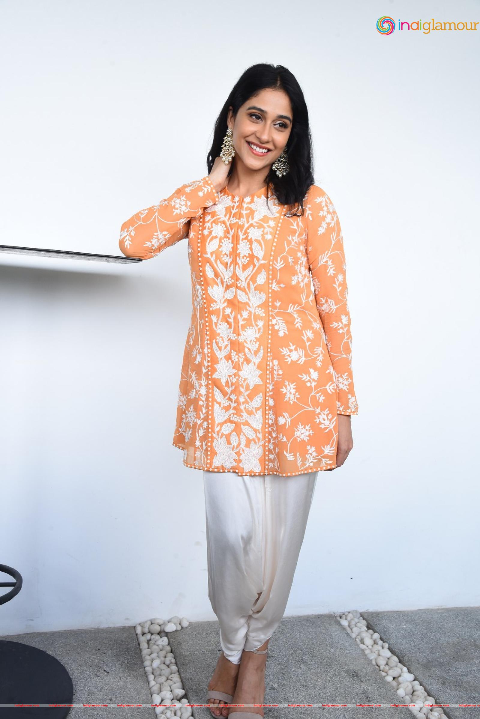 Regina Cassandra Actress hd photo