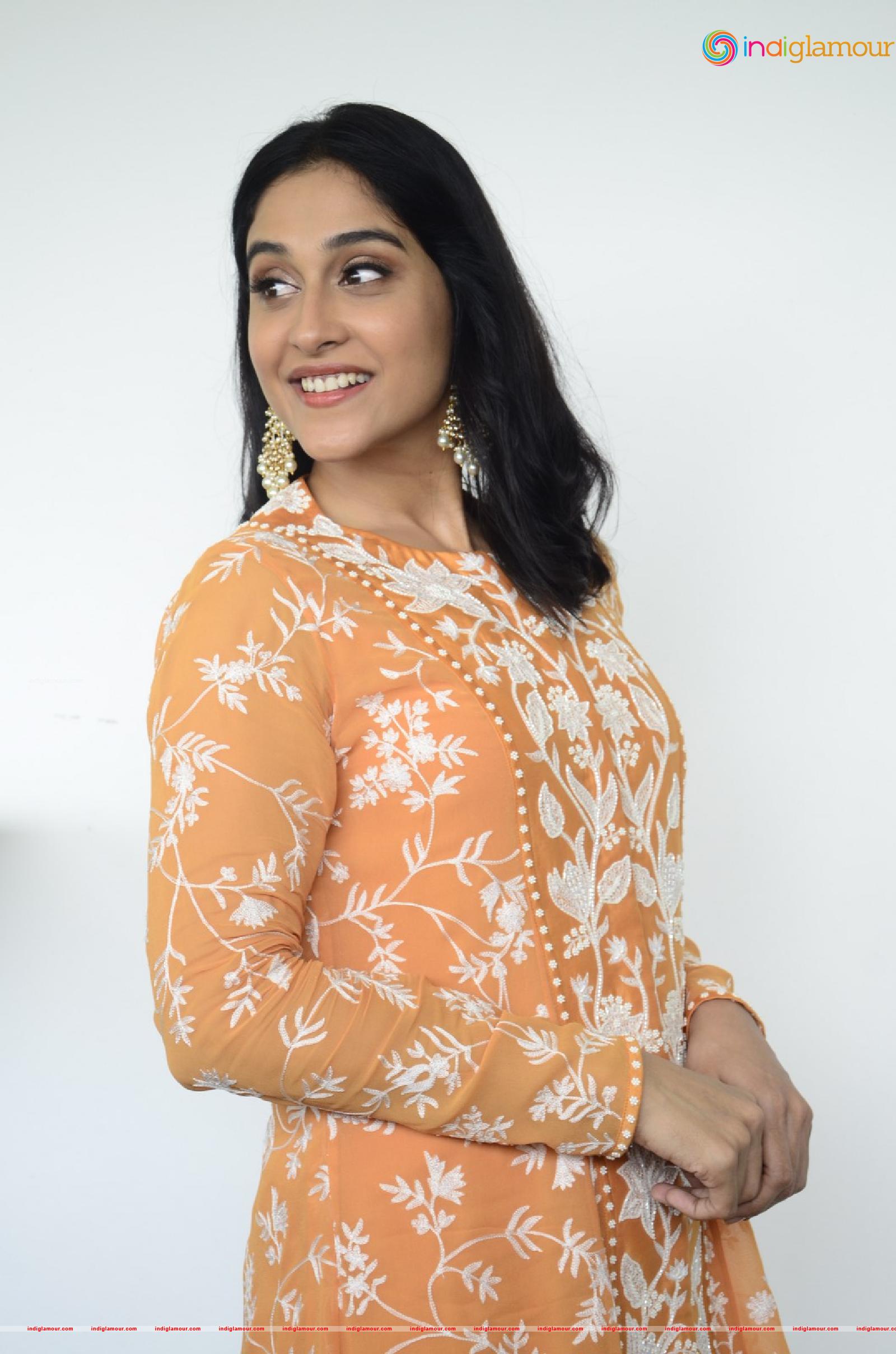 Regina Cassandra Actress hd photo