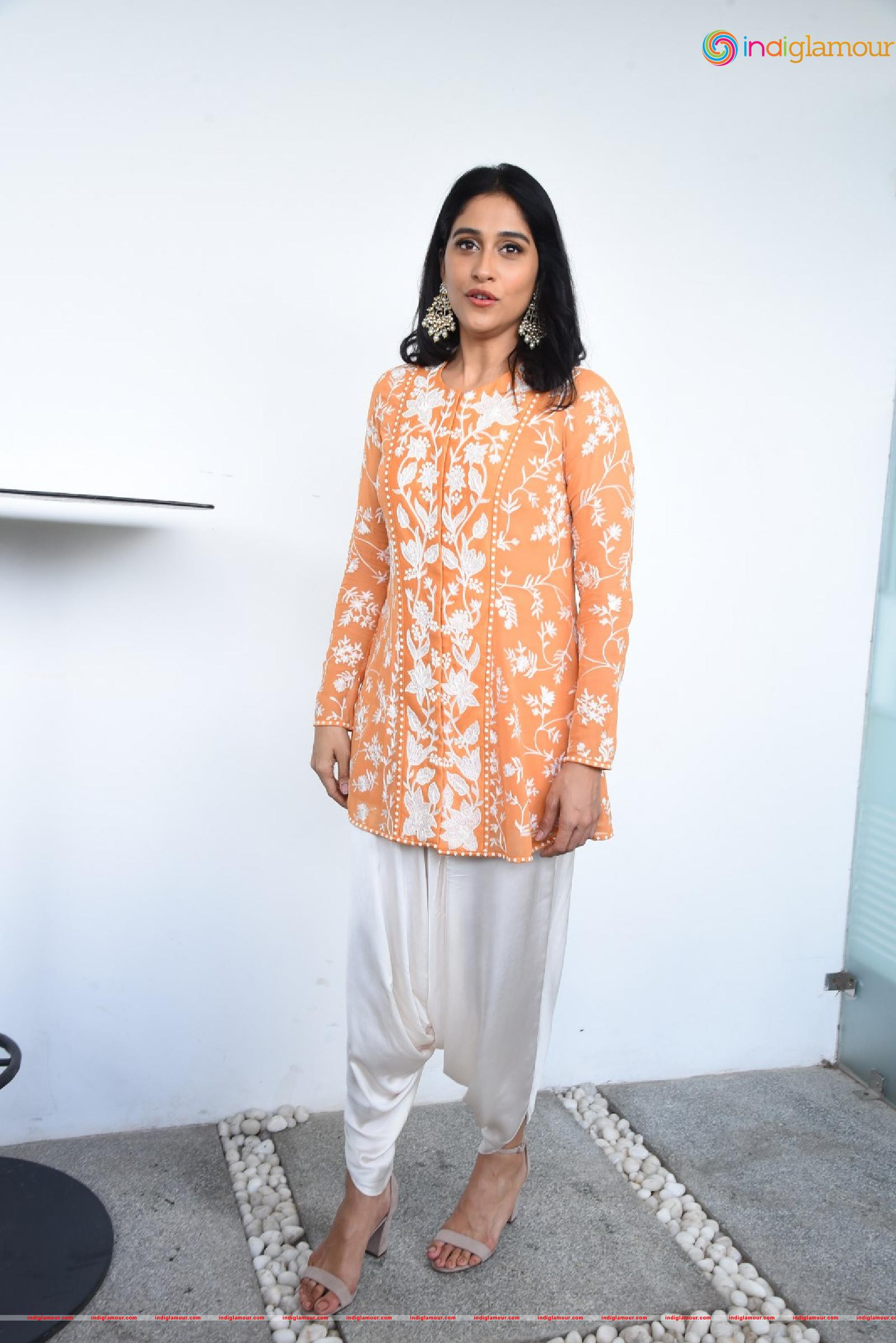 Regina Cassandra Actress hd photo