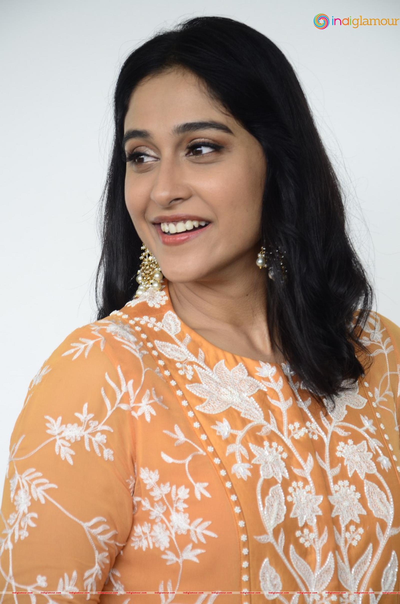Regina Cassandra Actress hd photo