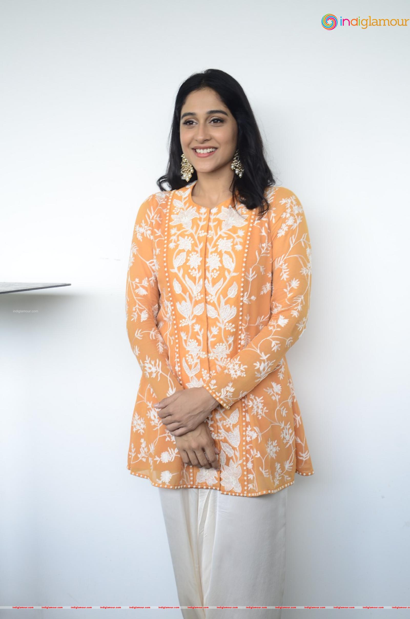 Regina Cassandra Actress hd photo