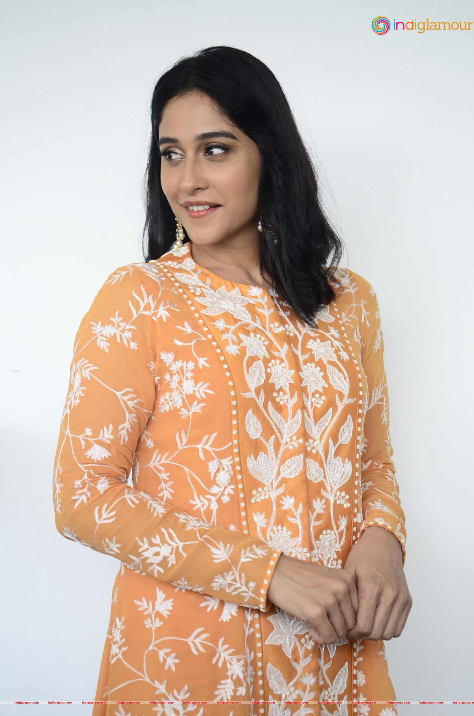Regina Cassandra Actress hd photo