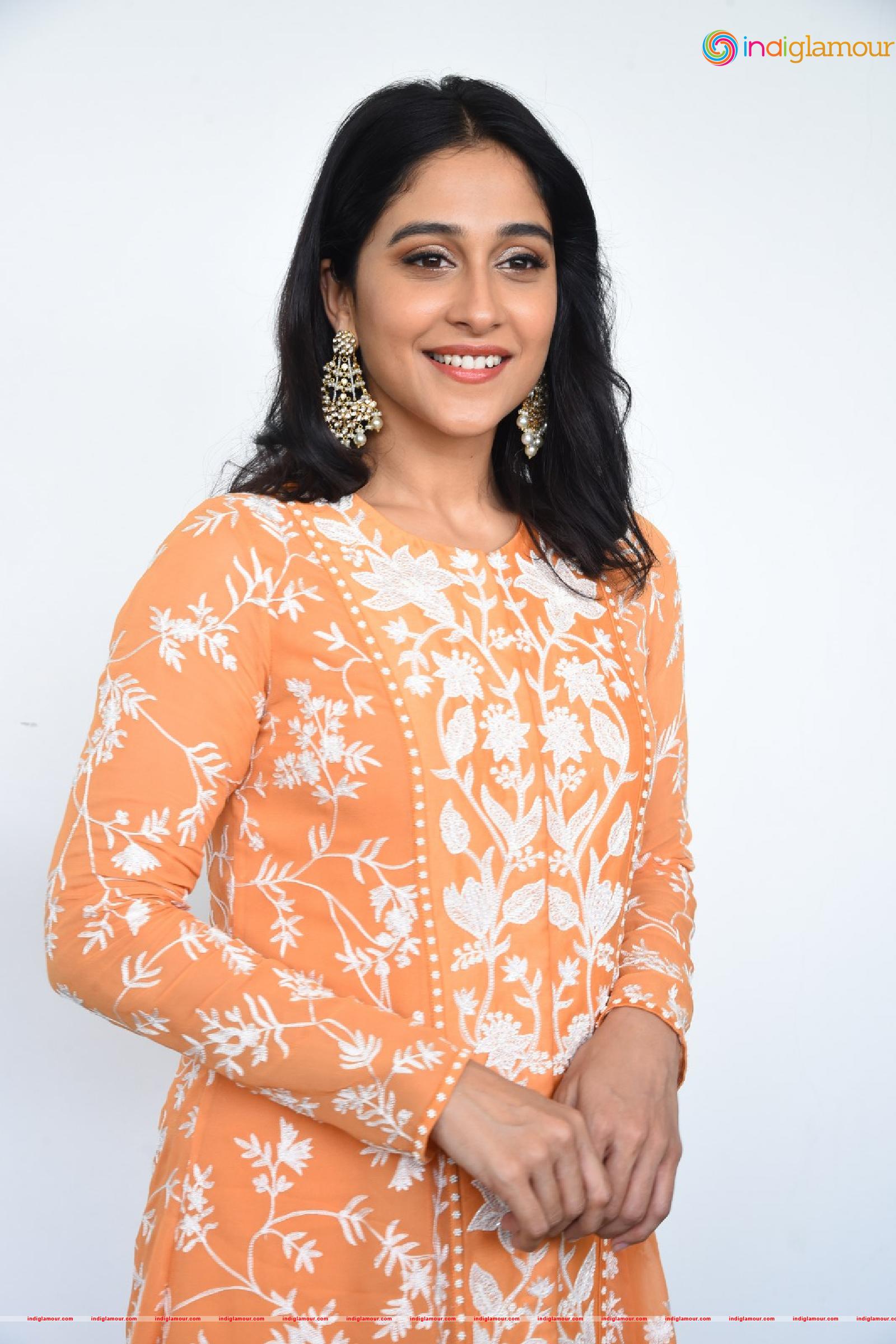 Regina Cassandra Actress hd photo