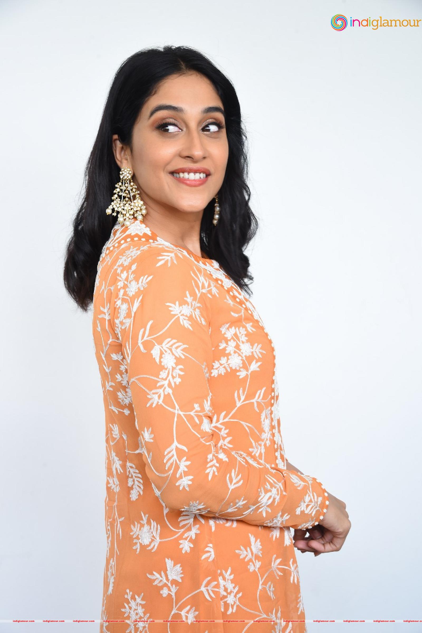 Regina Cassandra Actress hd photo