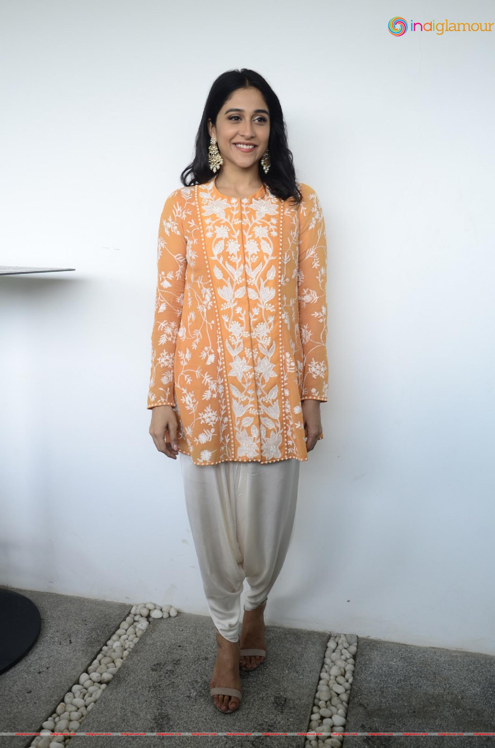 Regina Cassandra Actress hd photo