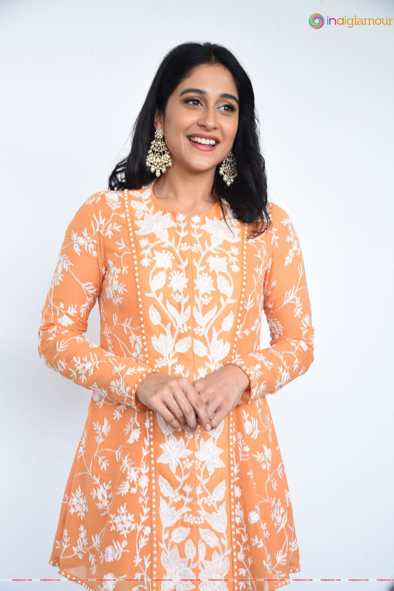 Regina Cassandra Actress hd photo