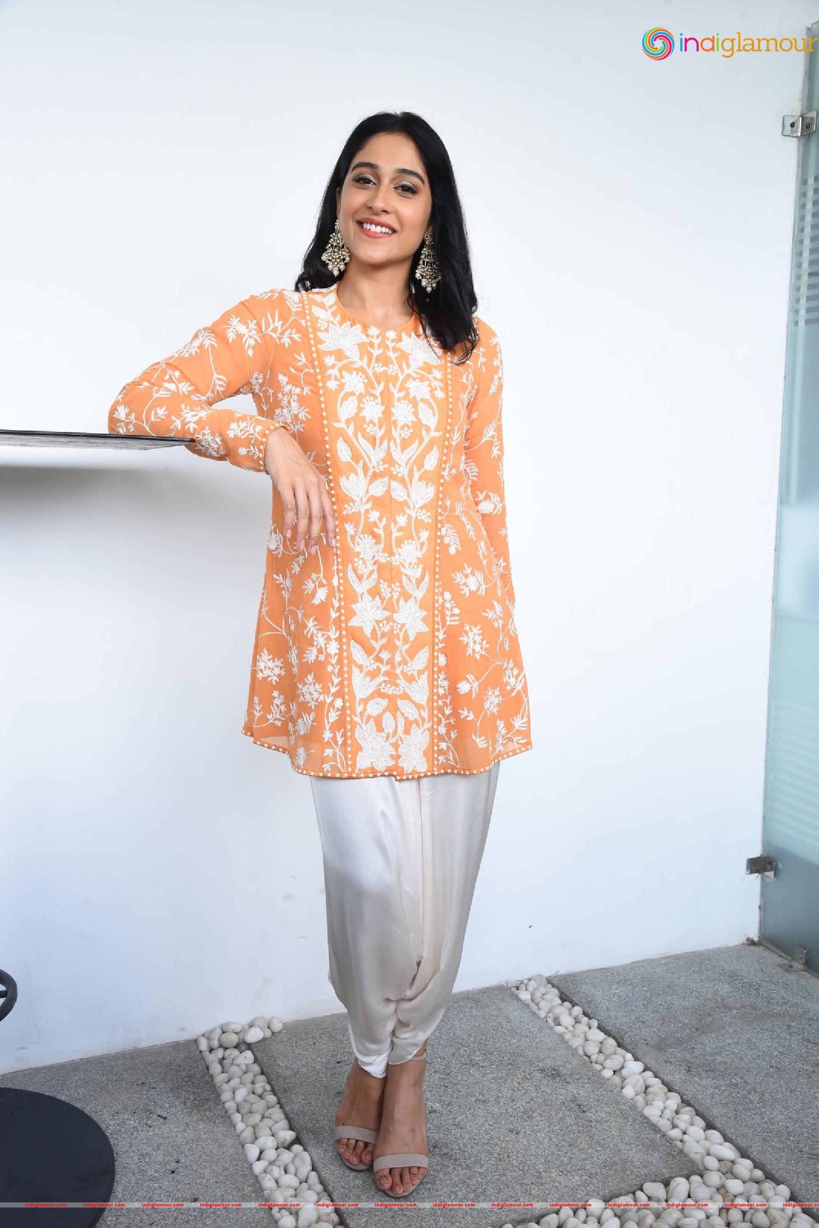 Regina Cassandra Actress hd photo